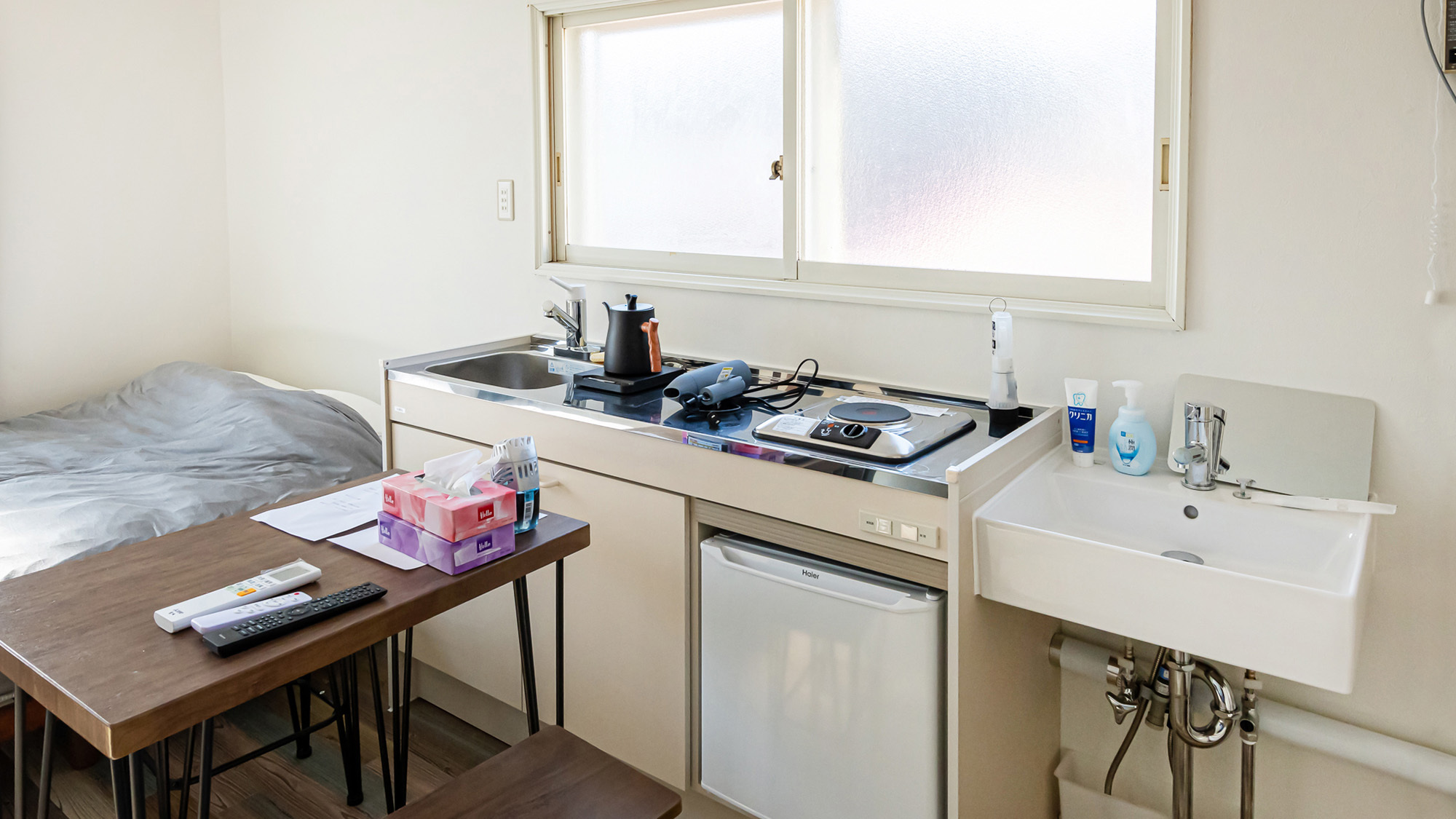 ・【客室一例】簡易キッチンと洗面の水回りは一カ所にレイアウト