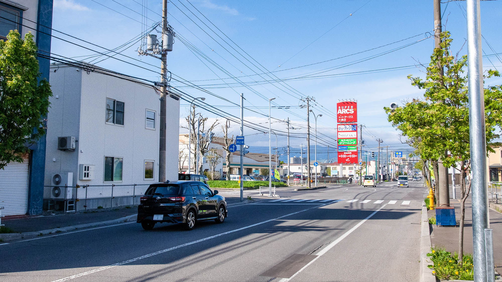 ・【最寄りのスーパーアークス大縄店】当宿より徒歩3分のところにございます