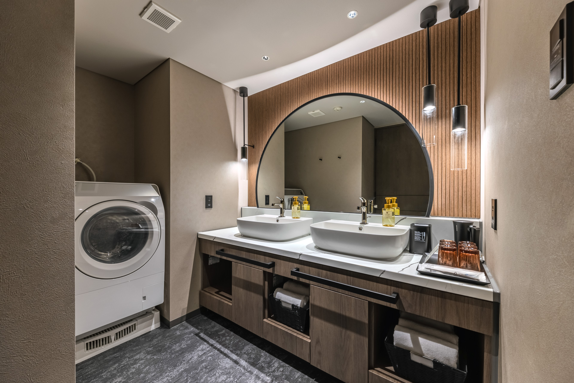 【エグゼクティブスイート】79㎡の広々とした空間。キッチン、洗濯乾燥機付で長期滞在にも便利です。