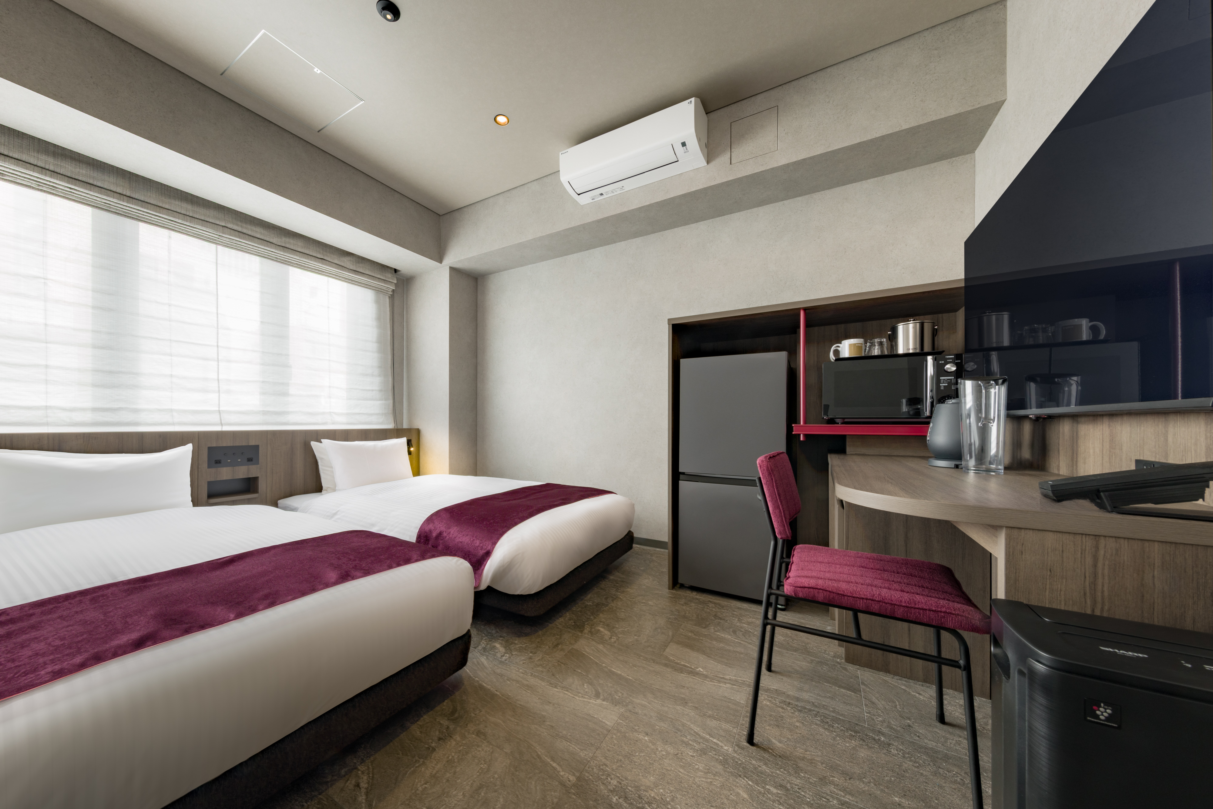 【ユニバーサルツイン】客室は車椅子対応仕様で、快適にお過ごしいただけるバリアフリー対応のお部屋です。