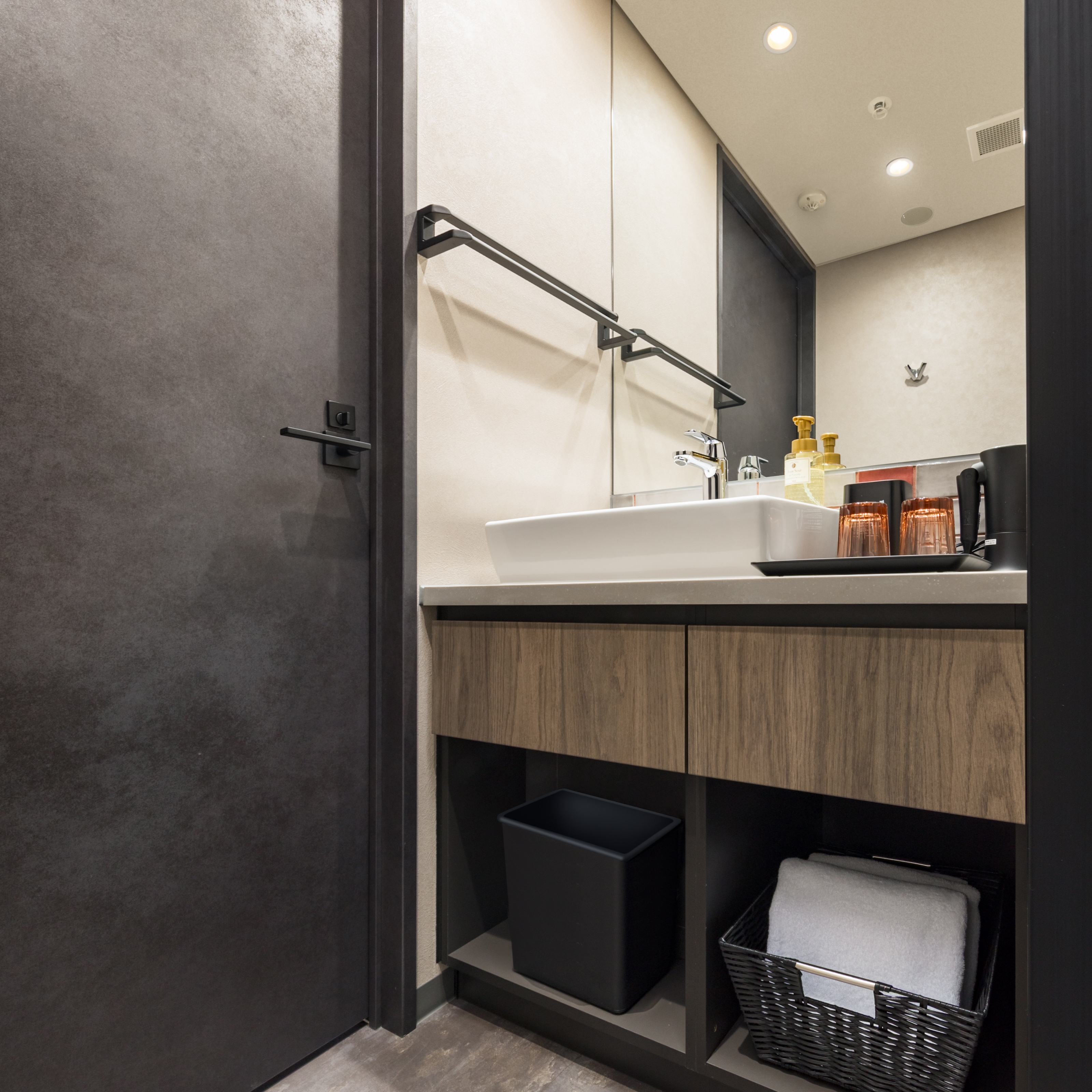 【デラックスツイン】バス・洗面所・トイレがそれぞれ独立しております。