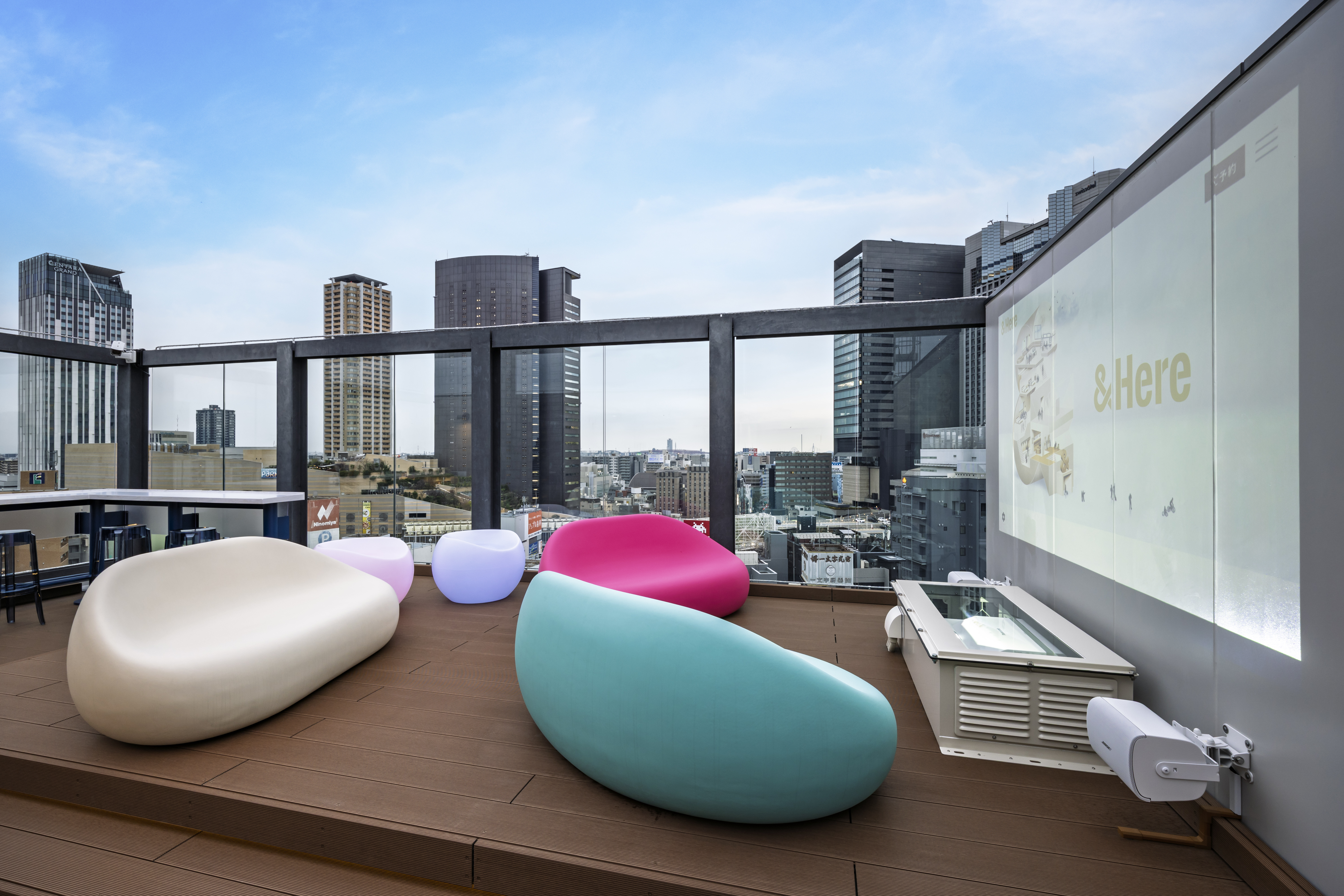 【屋上テラス】大阪の夜景を大阪らしさのあるドリンクとともに。エンタメの聖地を思う存分満喫。