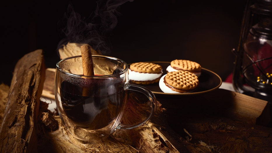 【オールインクルーシブ/夕食付】フリードリンクと骨付き地鶏で贅沢ディナー♪朝は本場の“朝うどん”へ