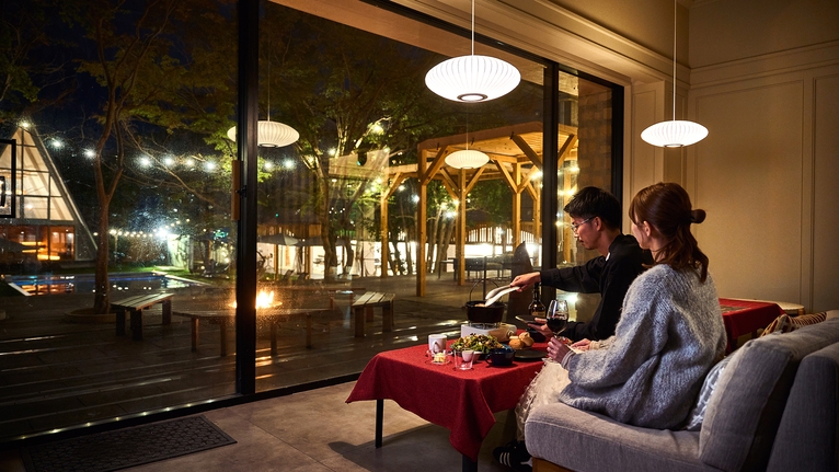 【オールインクルーシブ/夕食付】フリードリンクと骨付き地鶏で贅沢ディナー♪朝は本場の“朝うどん”へ