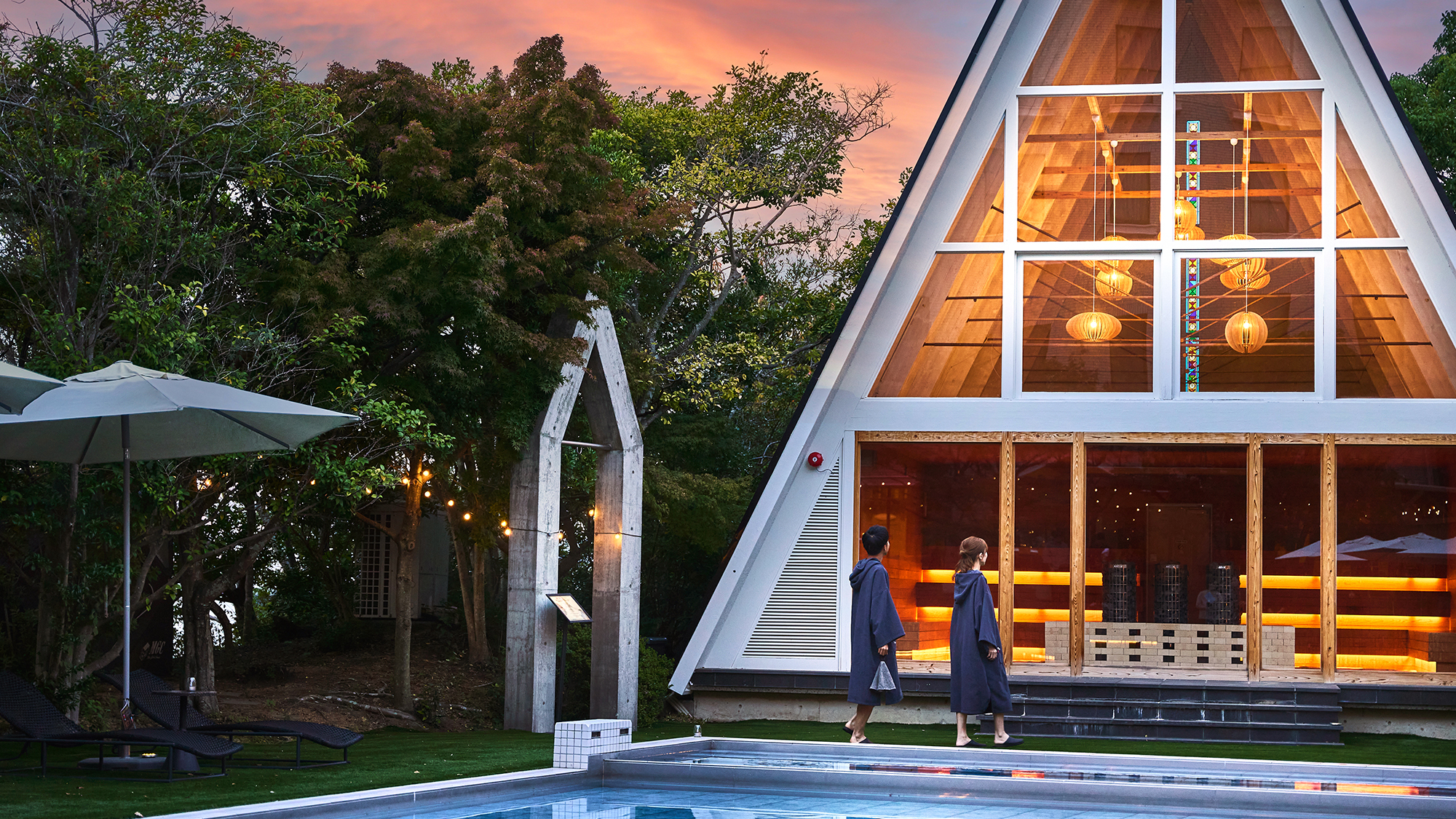 【チャペルサウナ】当館自慢のサウナは、昼と夜で雰囲気が一変！おすすめは夜ライトアップ空間です