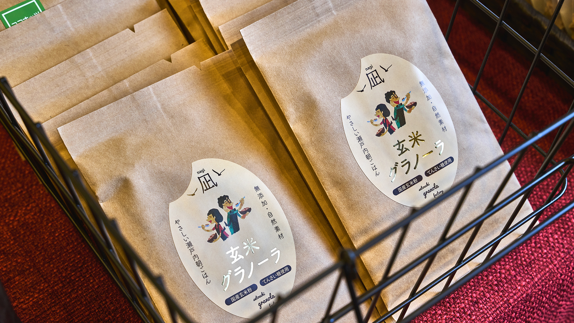 【ウェルカムドリンク＆スナック】自由にお楽しみいただけます。