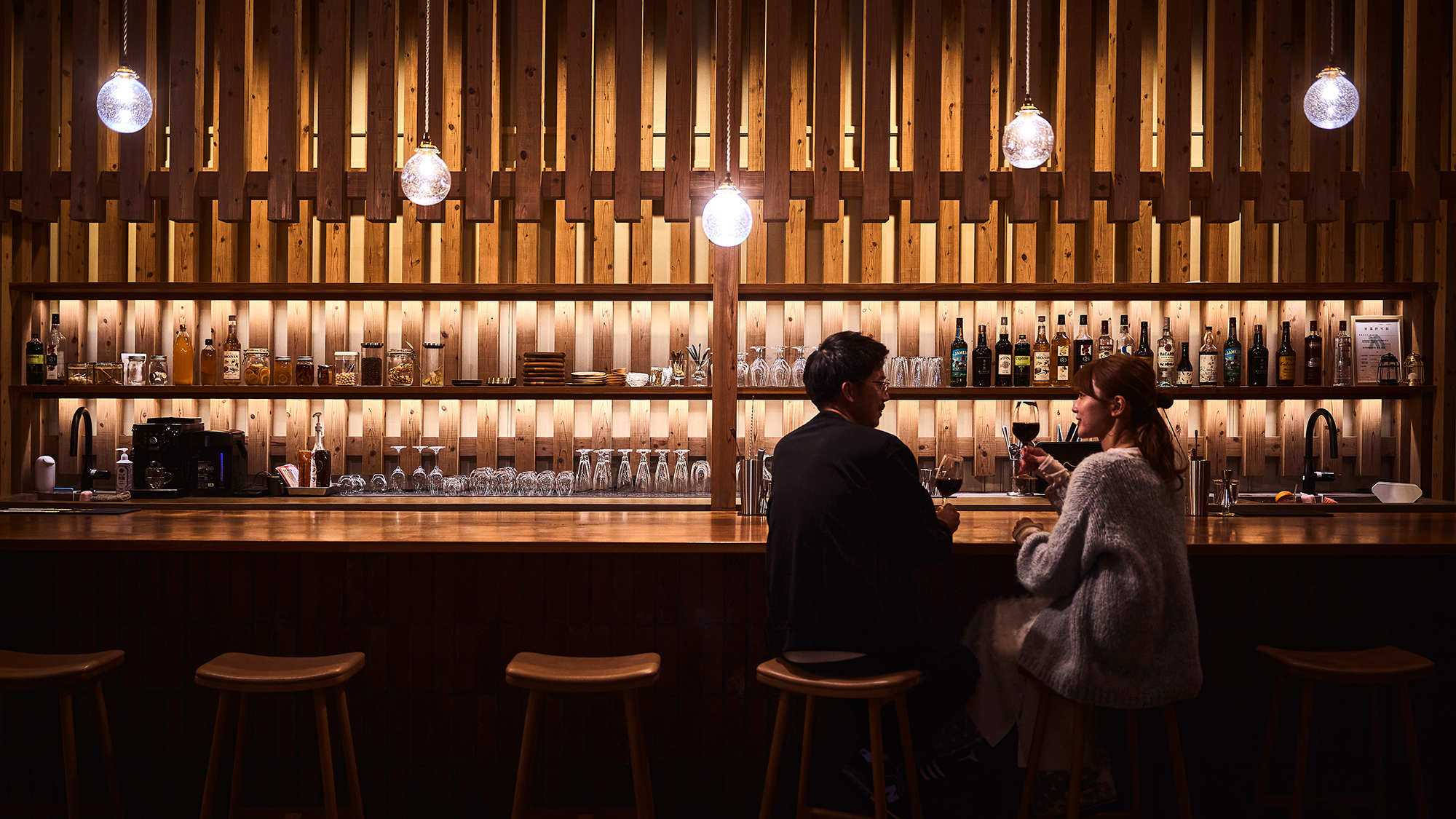 【バーラウンジ】ラグジュアリーな空間で、大切な人とお酒を楽しむ大人だけの贅沢