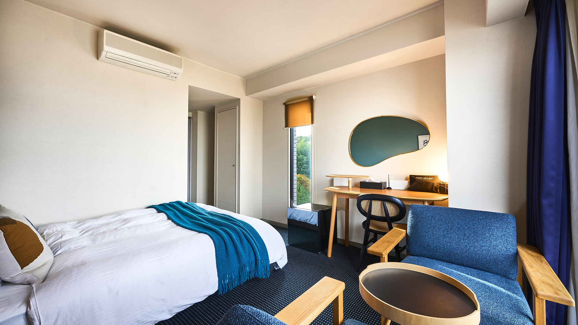 【ダブル】瀬戸内海をイメージした青のカラーリングが心地よい空間