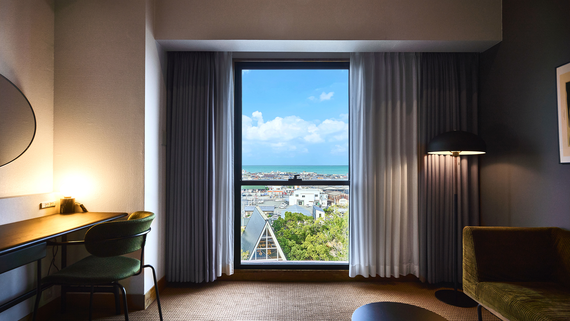 【スイート】広がる街並みと美しい海を見渡す贅沢なひととき