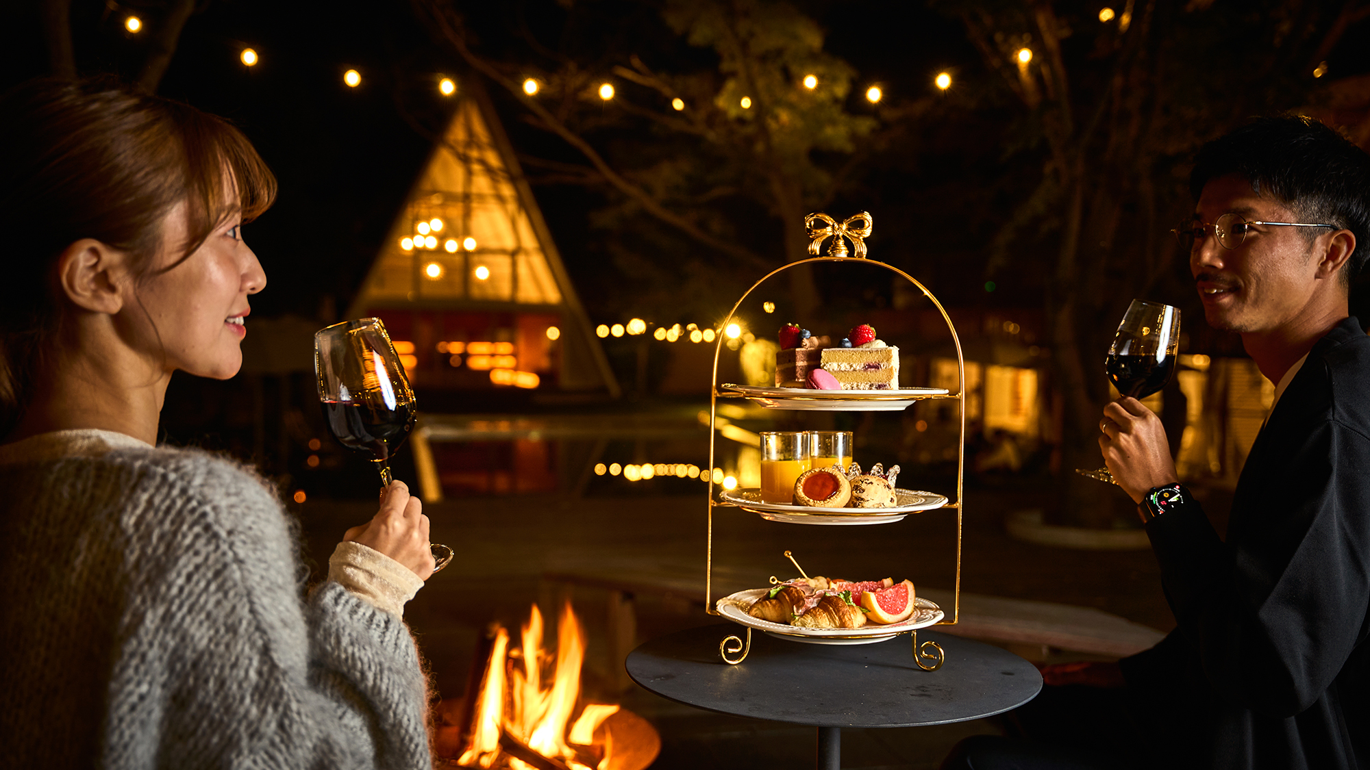 夜に煌めく灯りを眺めながら、ロマンチックなひとときを。