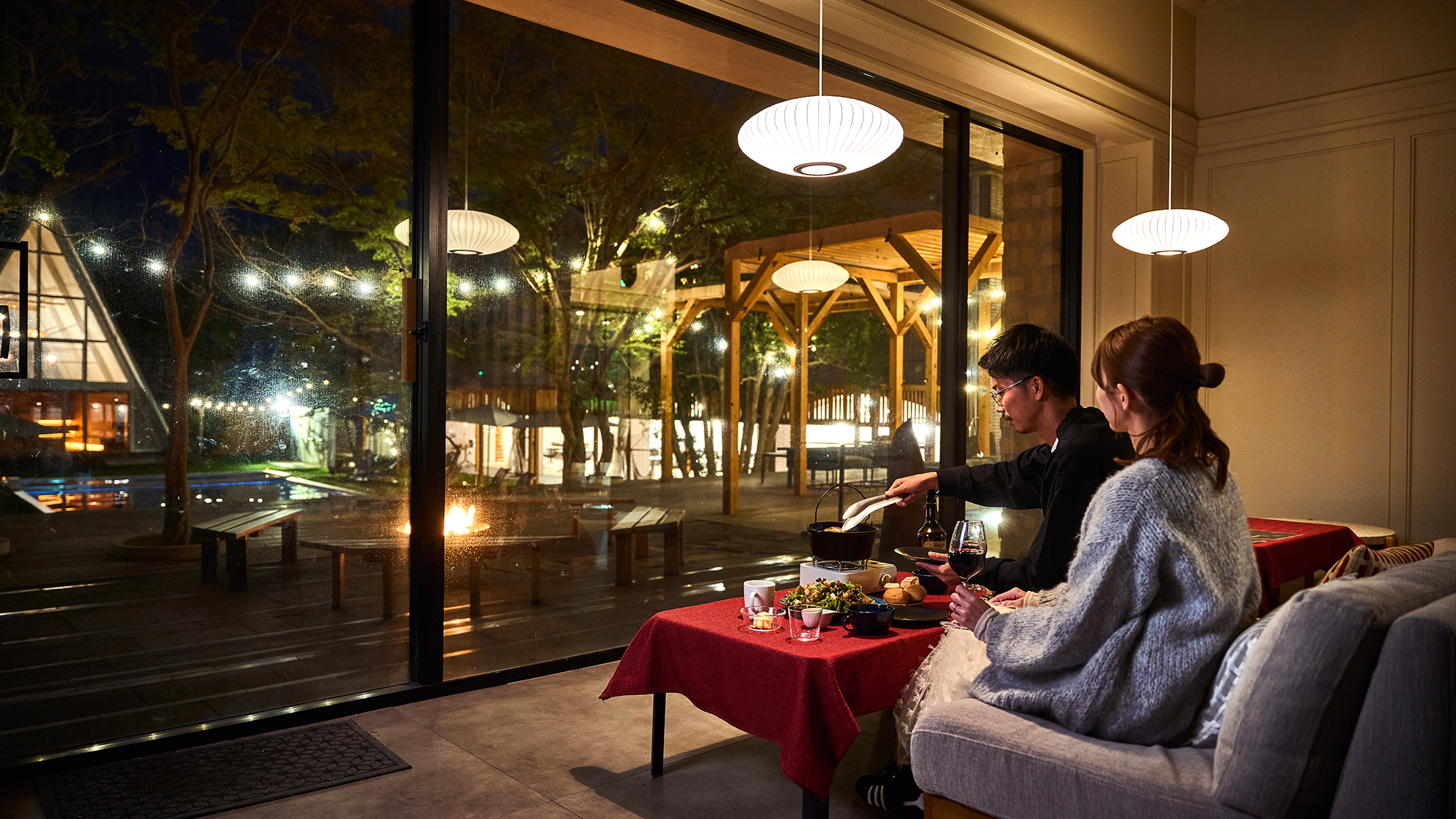 地元人気シェフ監修、五感で楽しむディナーコースをお楽しみいただけます