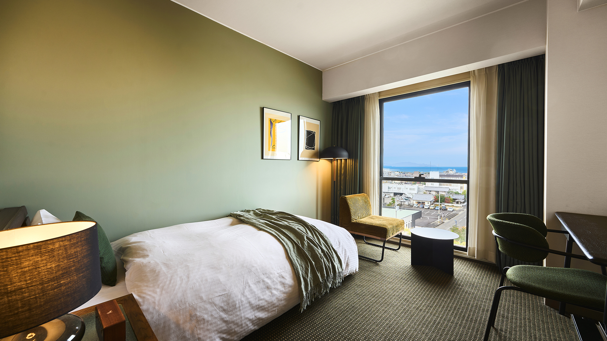 【シングル‐瀬戸内海ビュー】海と空が広がる大きな窓のお部屋です