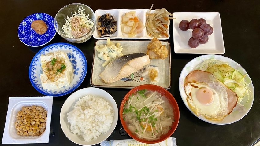 朝ごはん付き (ツイン) 田舎ん母ちゃんが作る、自慢の具沢山みそ汁 ※レンタカーorマイカー移動必須