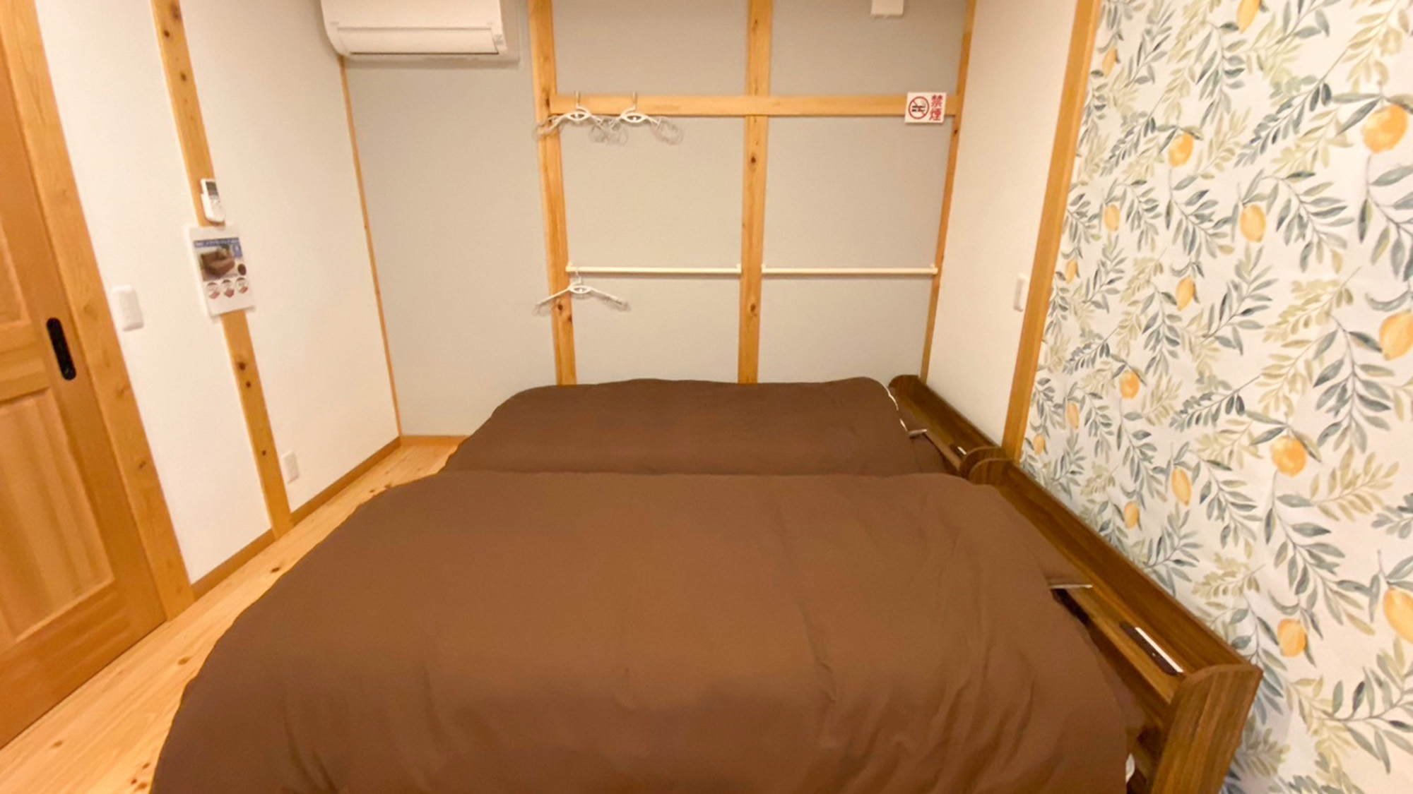・【寝室】シングルベッド2台＋マットレス2組をご用意していますので4名様でのご利用も安心です