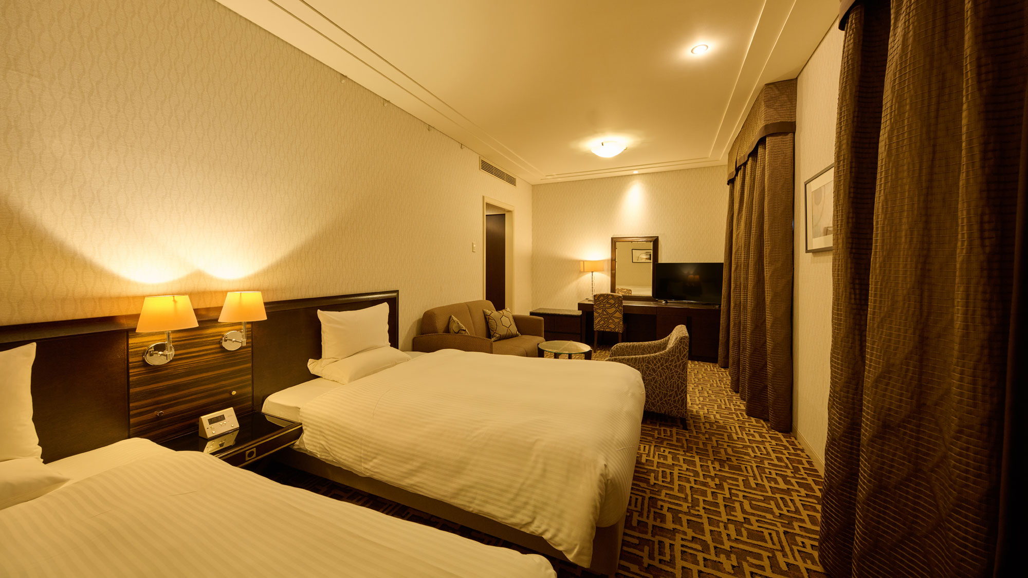 スーペリアツイン_夜の室内3