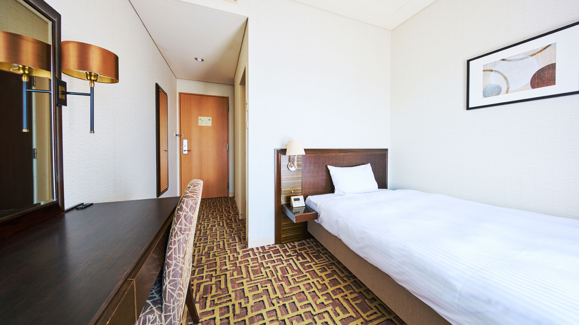 ビジネスシングル_昼の室内2