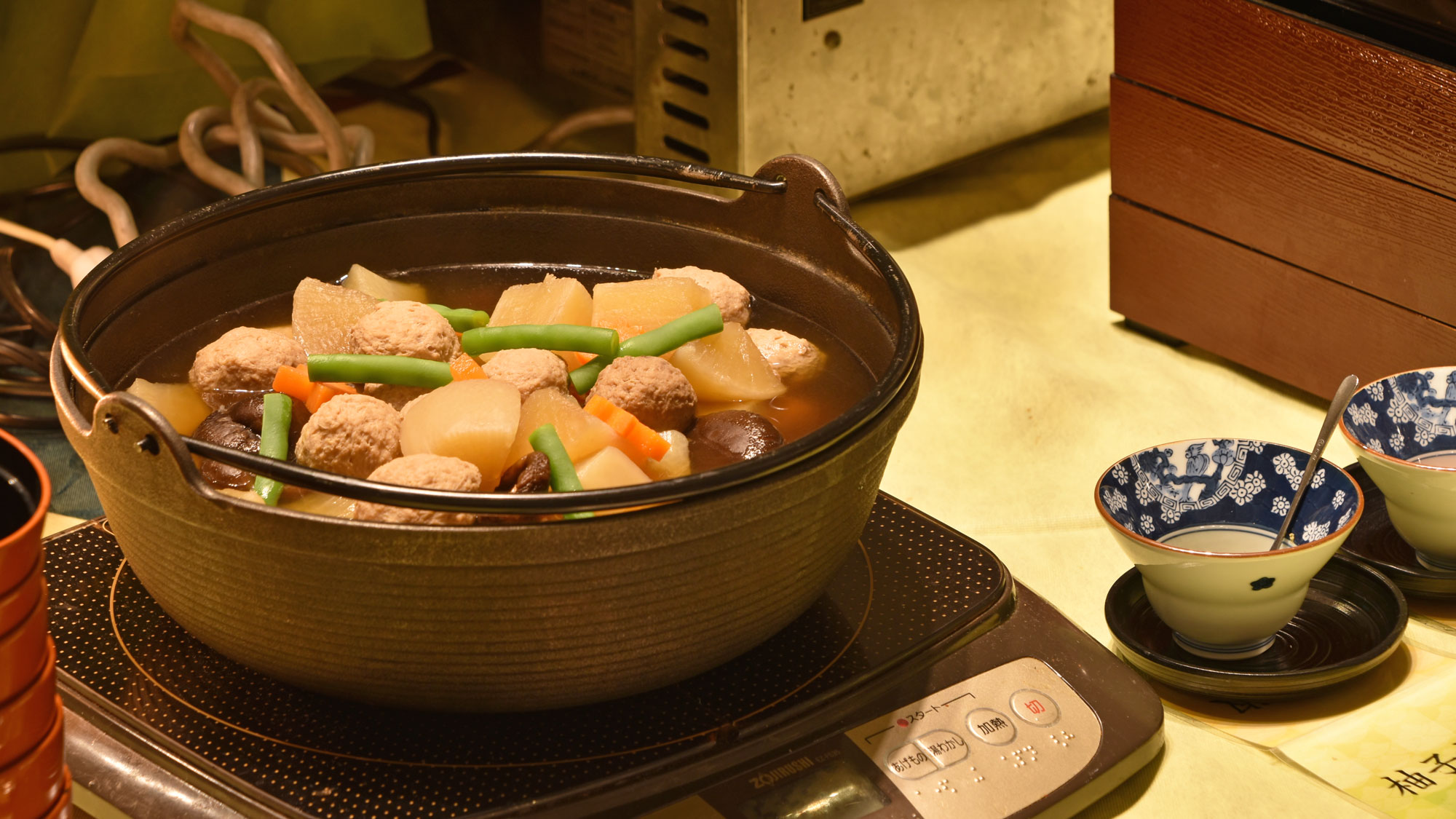 【朝食】つみれ汁に柚子胡椒や七味の相性が抜群です