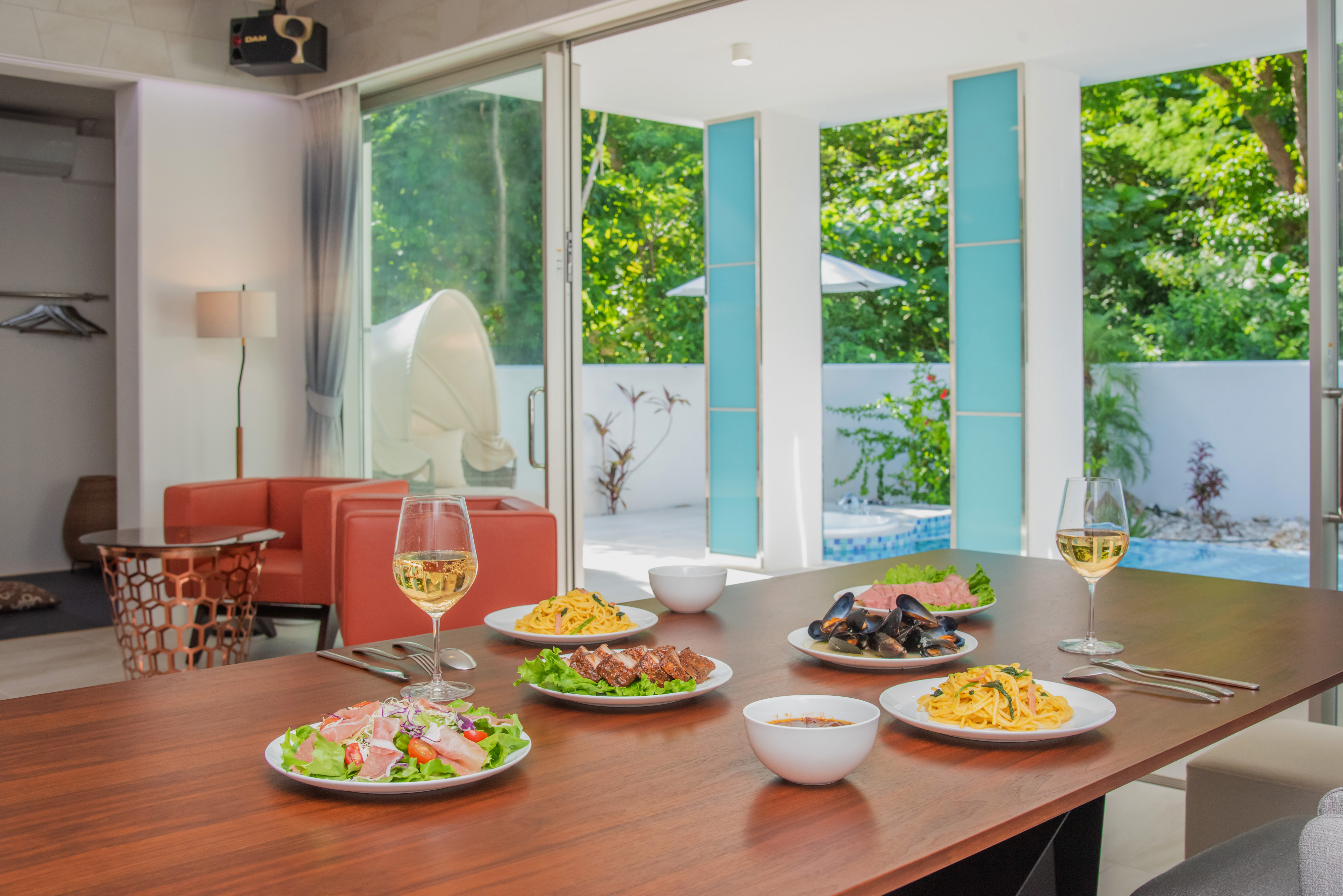 ダイニングテーブル、料理