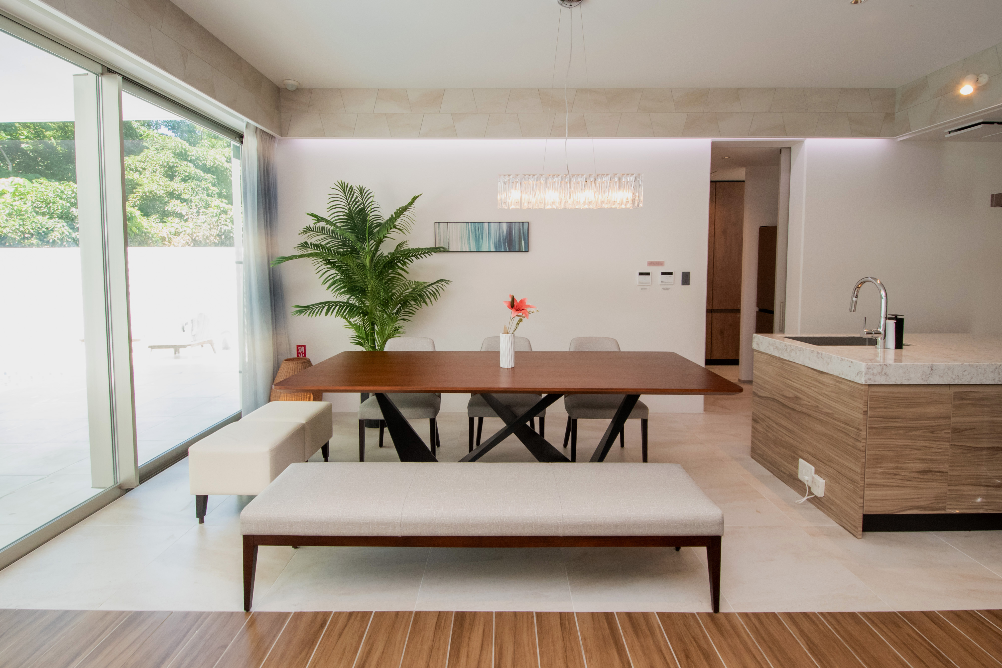 ダイニングテーブル