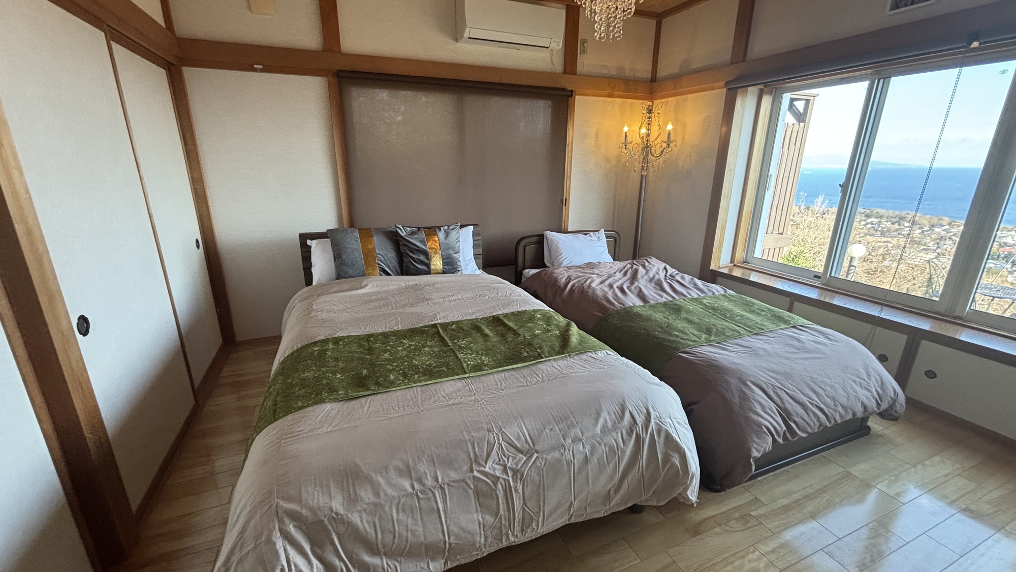 ・【寝室】自然の中にたたずむ貸別荘でリラックスしてお過ごしください