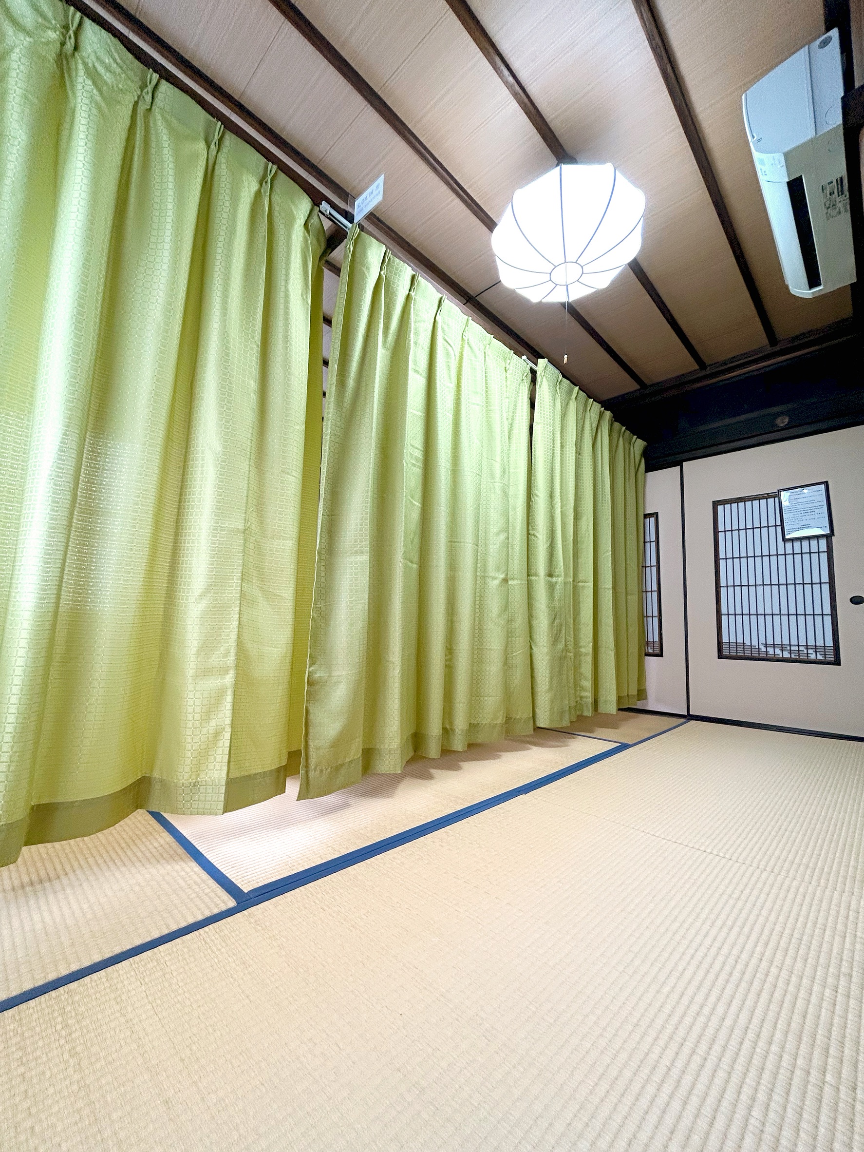 一人旅でも安心してお過ごしいただける清潔なドミトリーです。