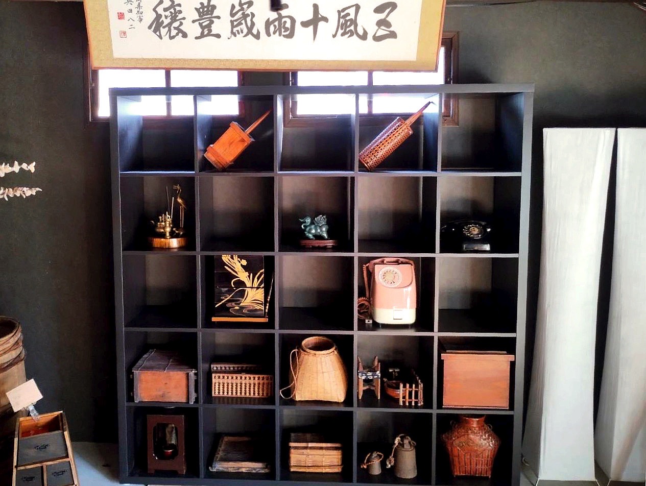昔の道具や調度品を展示した小さなギャラリースペースもお楽しみいただけます。