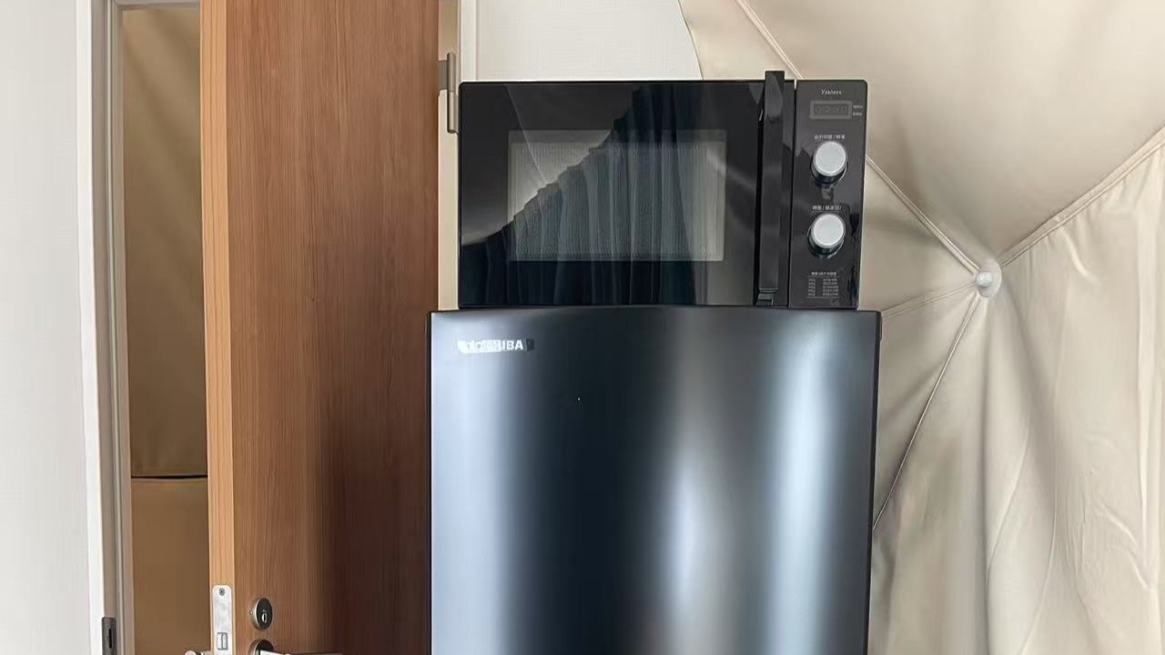 【客室】冷蔵庫や電子レンジもございますので、住むように滞在できます