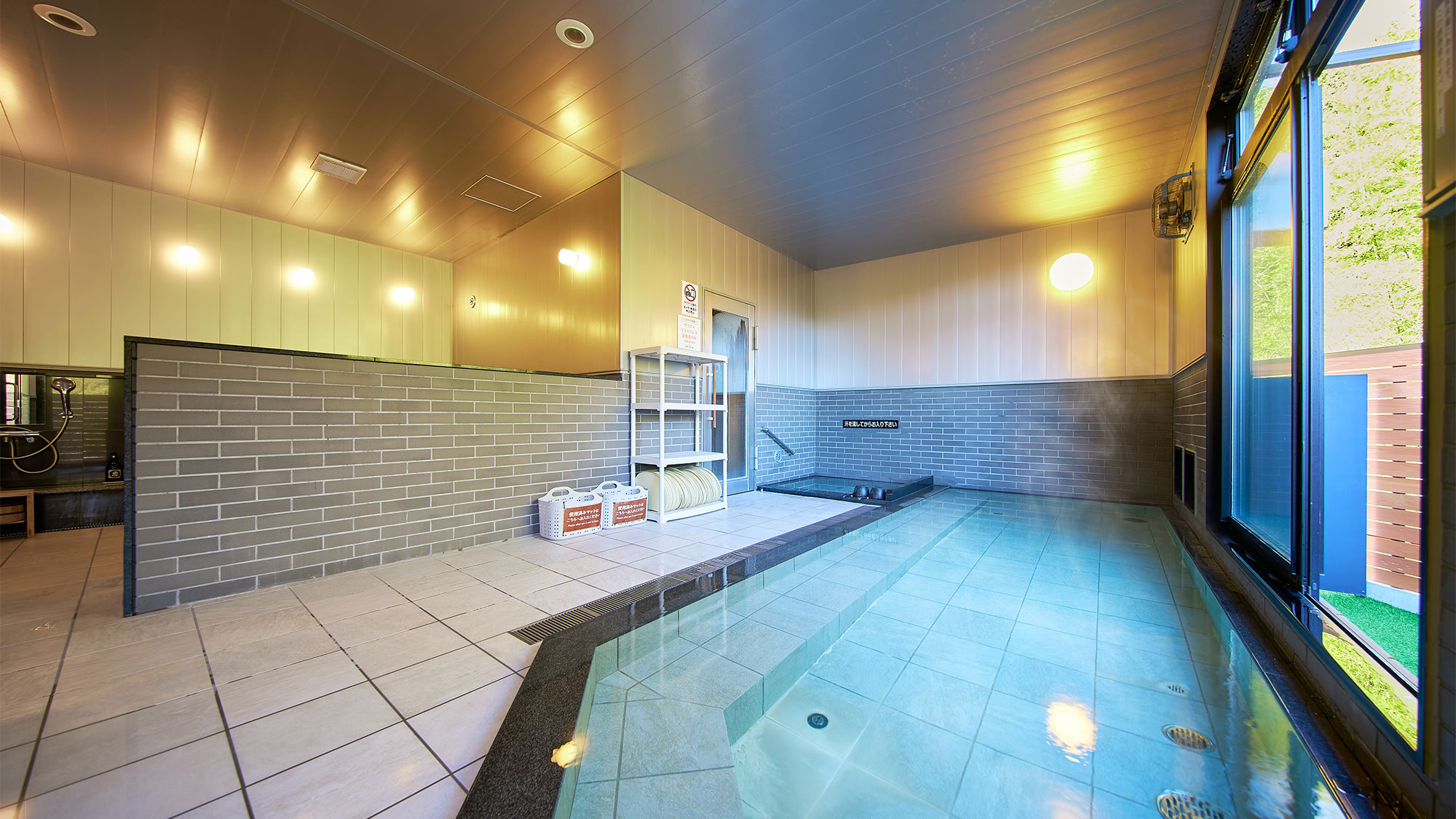 ・【天然温泉の大浴場】入浴時間：15時〜24時　※朝はご利用いただけません
