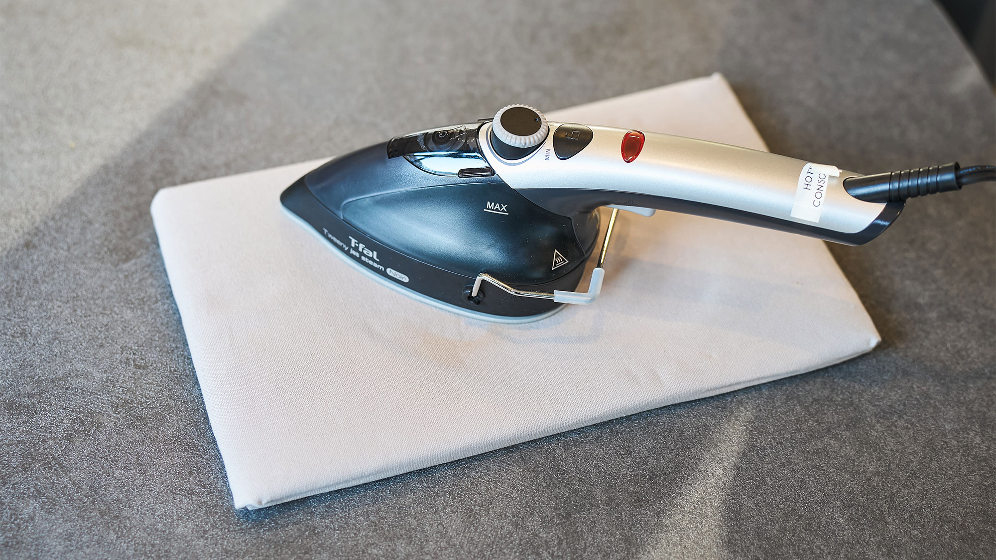 ・【貸出備品】アイロンとアイロン台