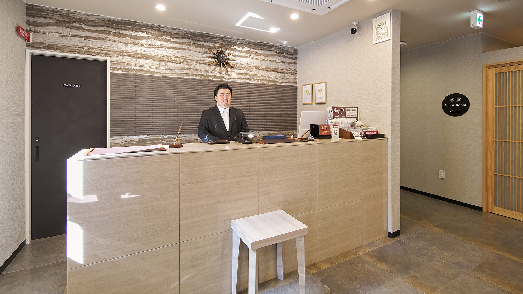 ・【フロント】チェックインはこちらで承ります