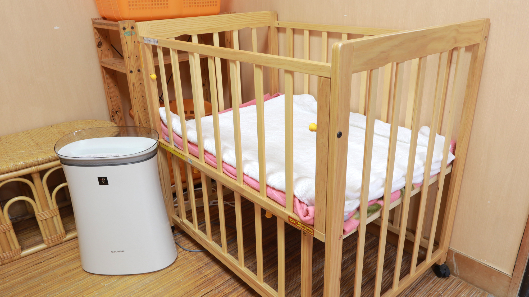 女湯の脱衣所にはベビーベッドやおむつ用のごみ箱も完備しております。赤ちゃん連れのご家族も歓迎♪