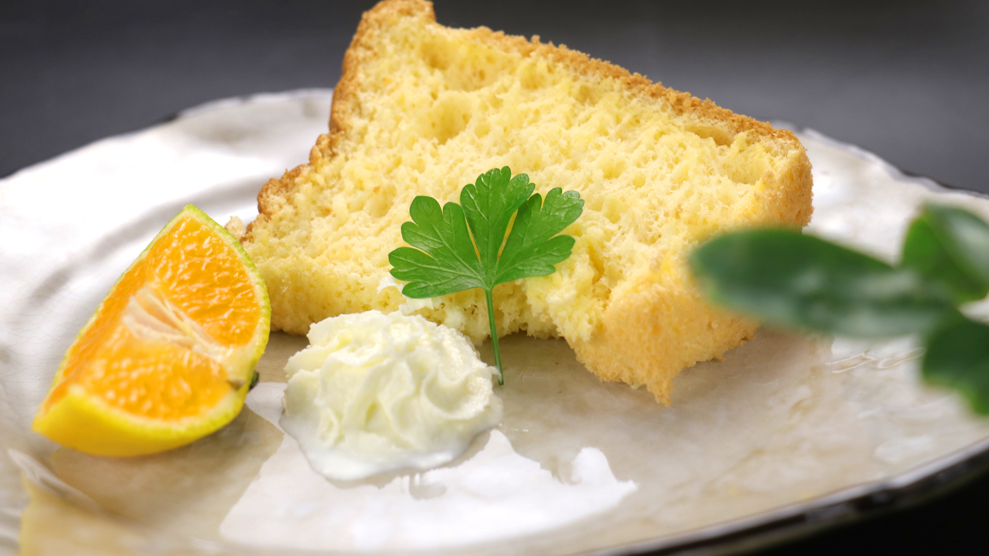 デザートには女将手作りの自慢の『シフォンケーキ』をお出しします。お客様にも人気のデザートです