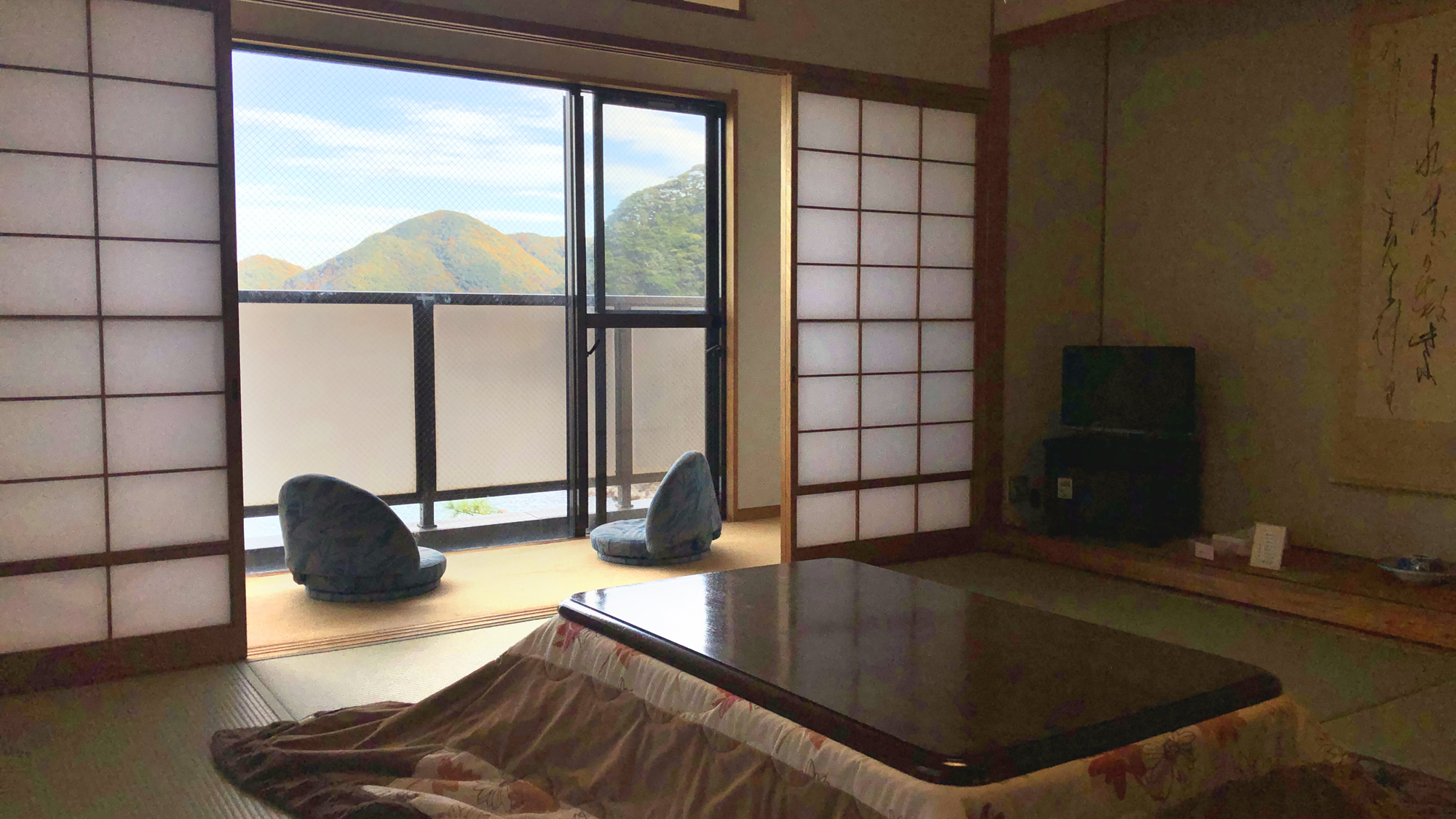 【オーシャンビュー和室】お部屋からは日本海が眺められます。冬季はコタツをご用意