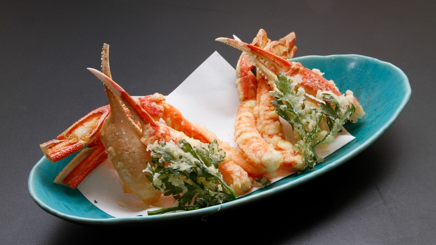 ≪カニの天ぷら♪≫蟹の甘みがじゅわ～っと口に広がります。一度ご賞味いただきたい一品です♪