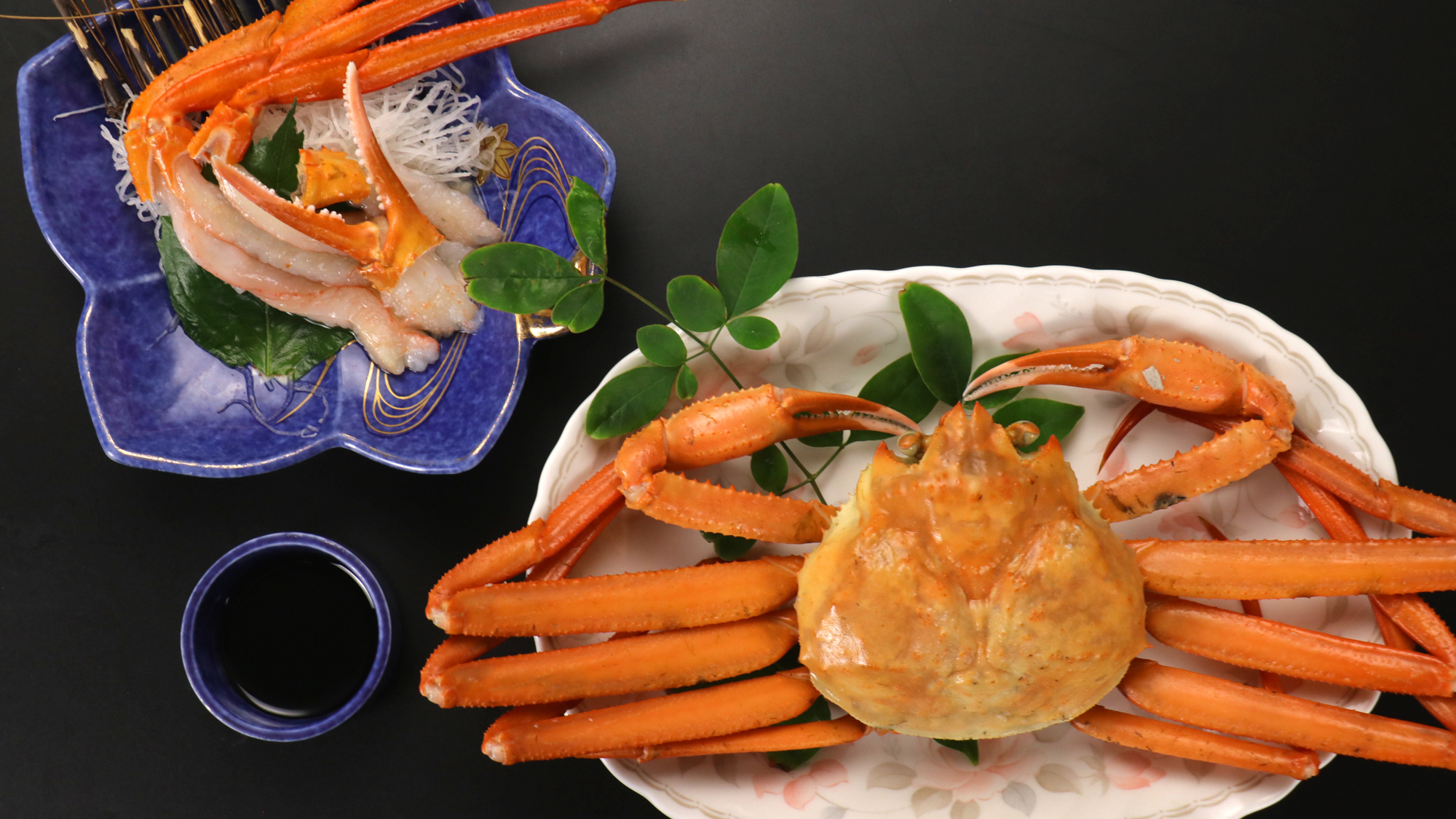 《香住蟹（紅ガニ）贅沢フルコース》蟹刺し（半身）と茹で蟹はお一人様につき1杯付