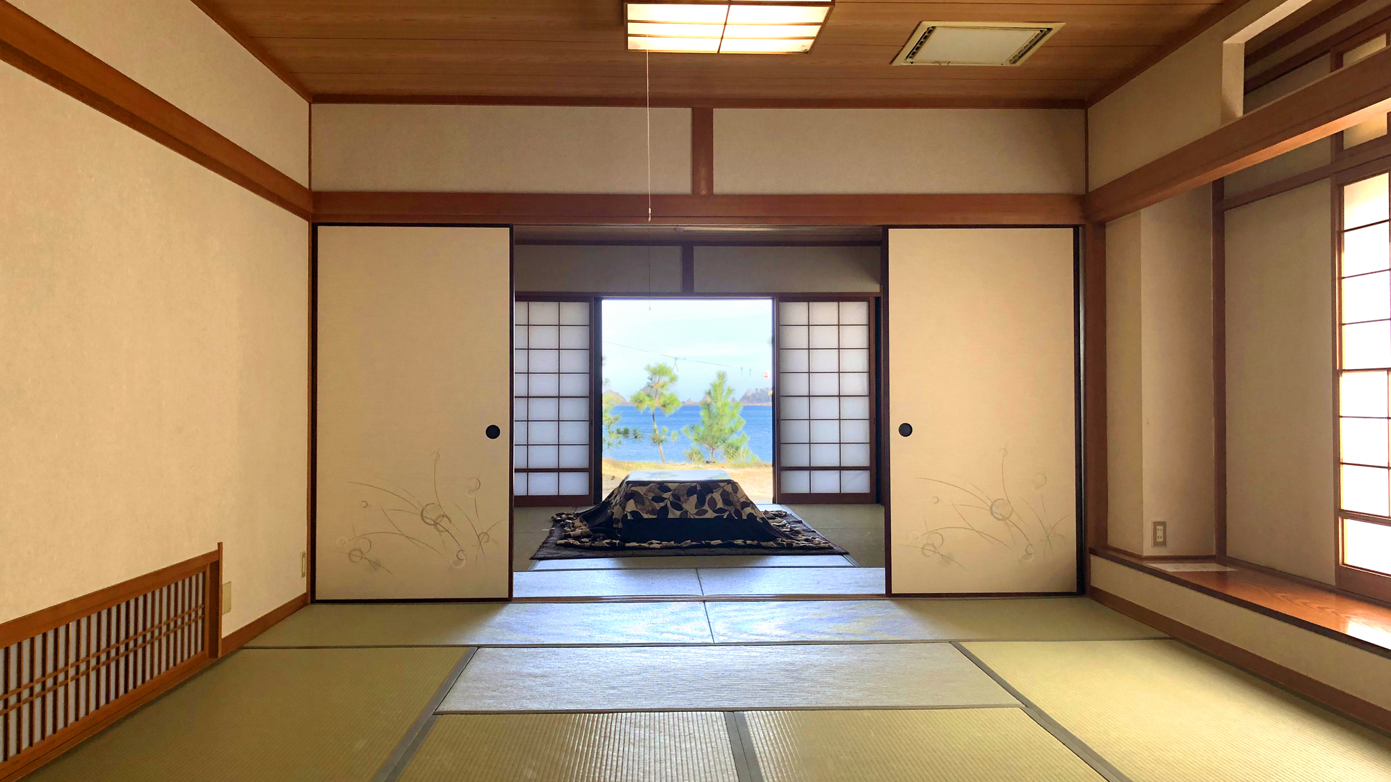 【オーシャンビュー和室】冬季はこたつを準備しておりますので、冷えた身体を是非温めてください。