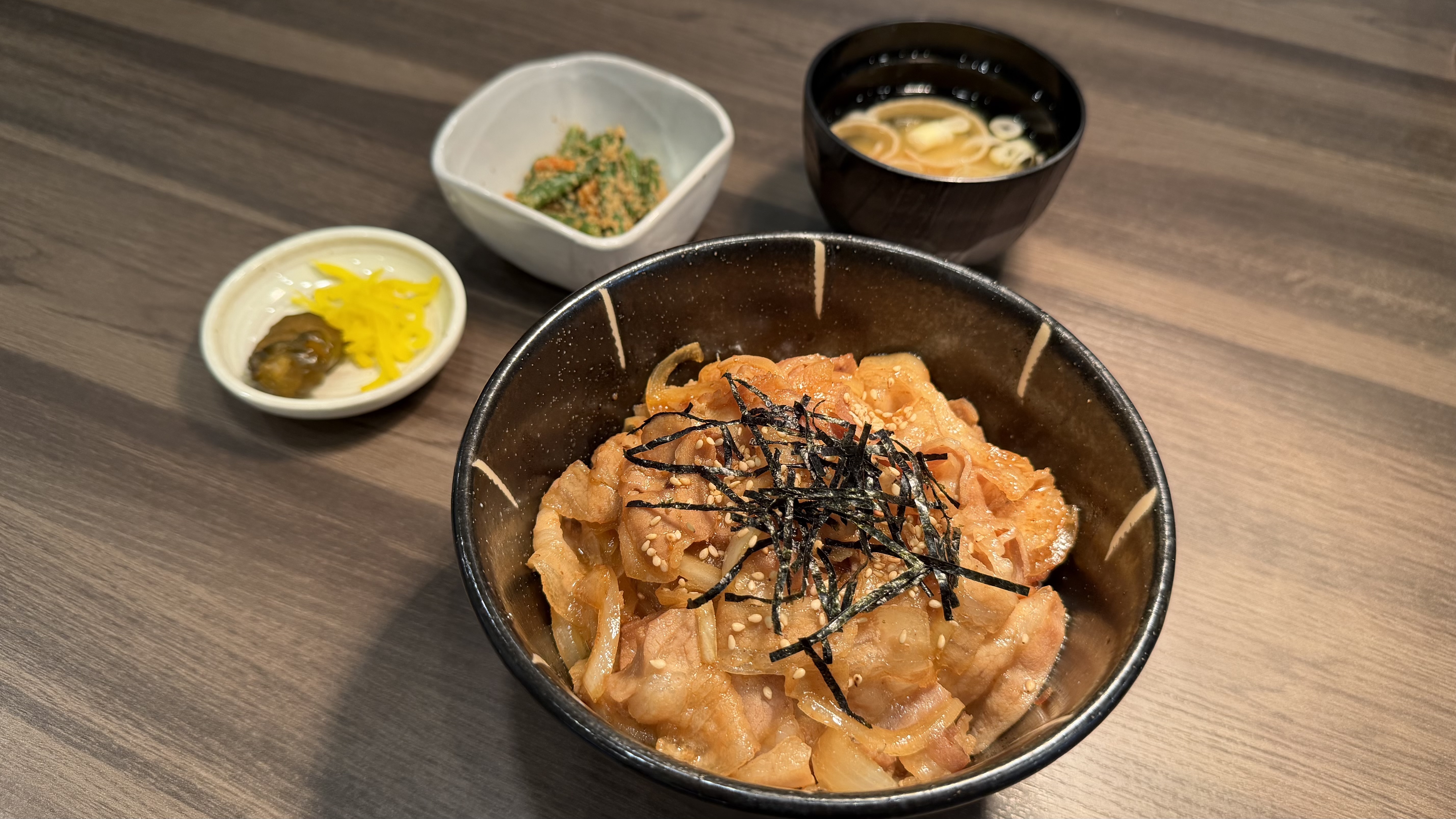 【夕食】豚丼セット定食