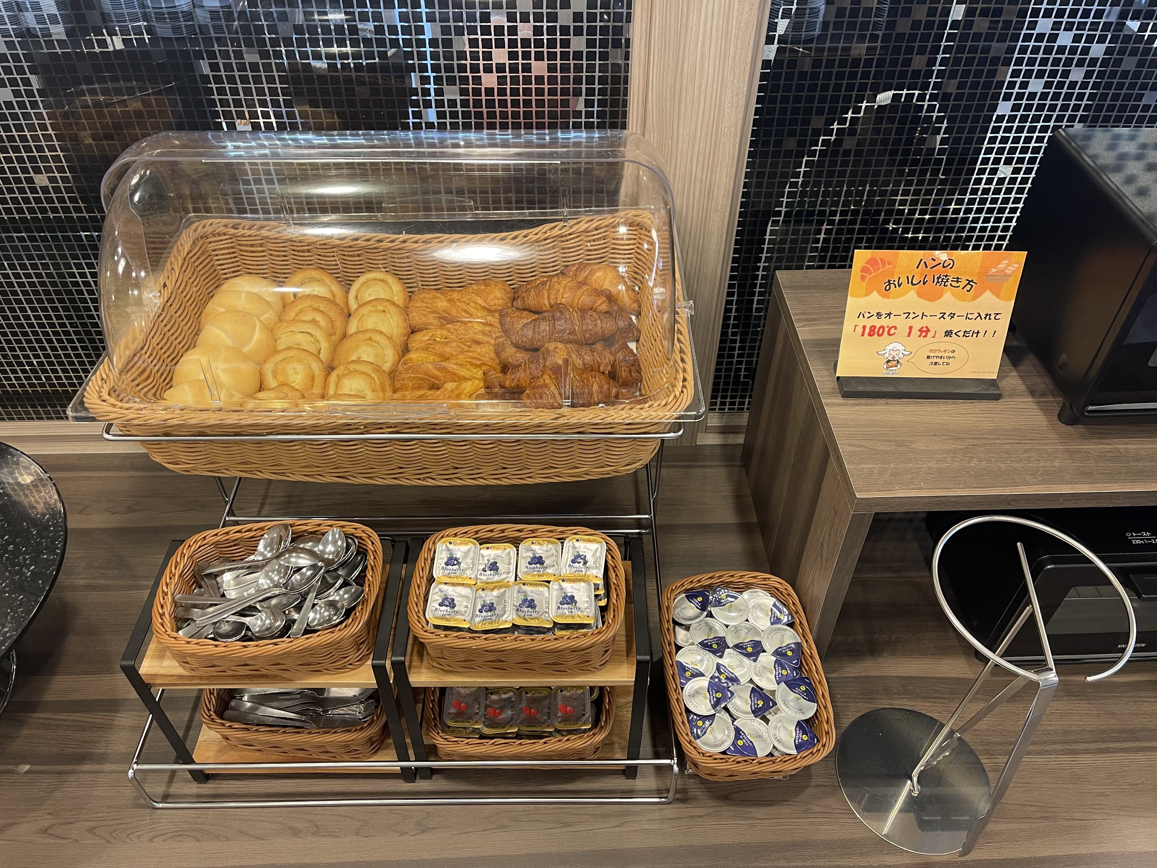 バイキング朝食(焼きたてパン)