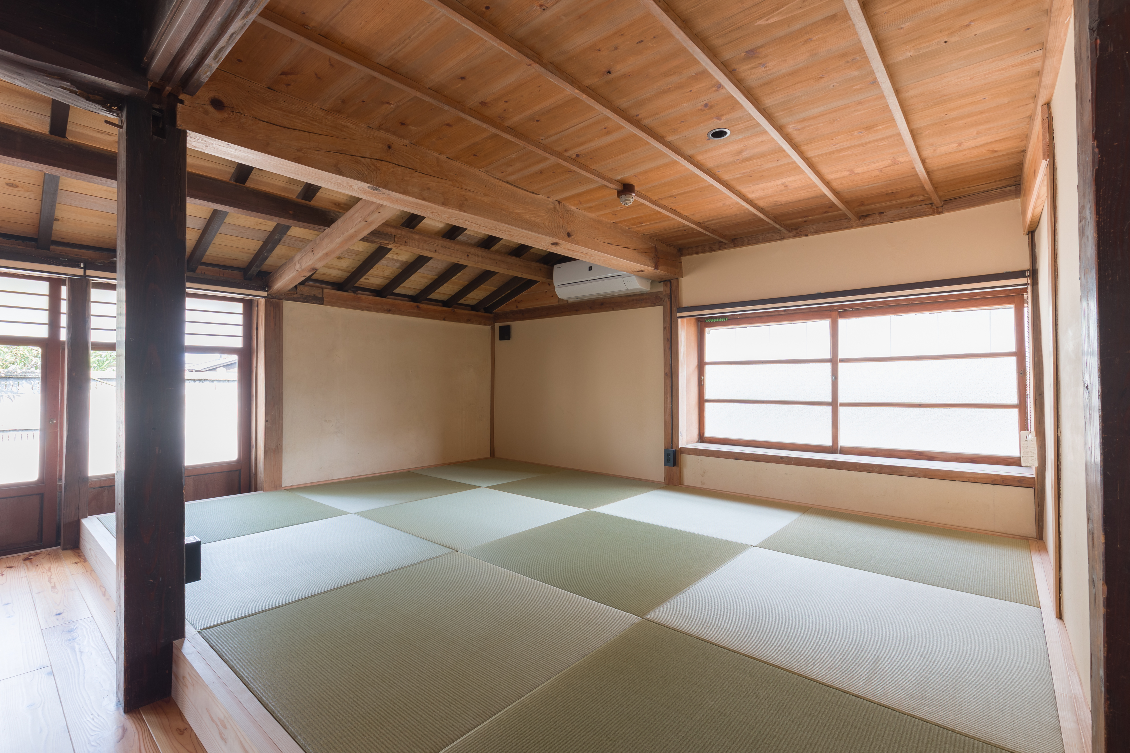 客室２畳の間ななめ向き