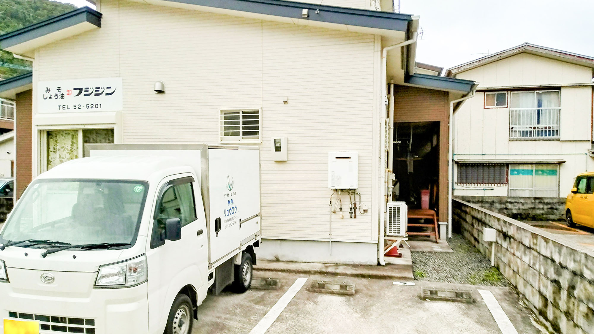 ・【駐車場】フジジン様前で、一番右側（海側）です。番号は7番※バス停の目の前