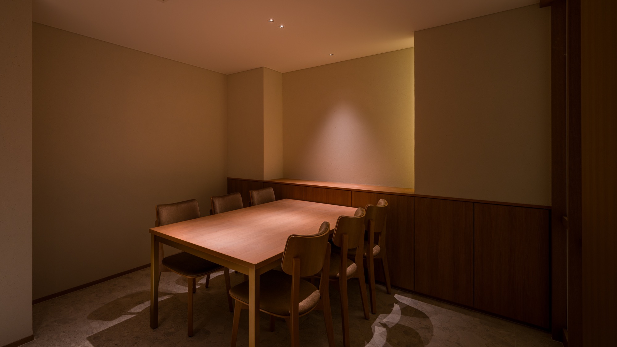 レストラン店内　個室