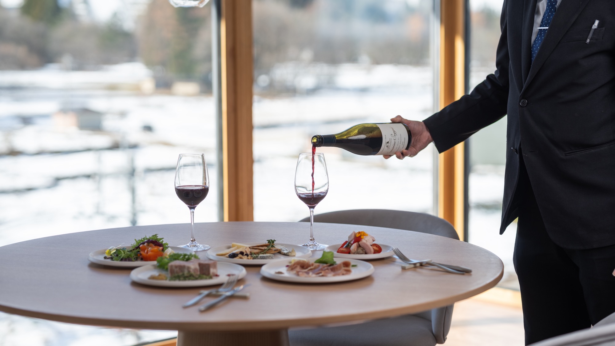 ルームサービスも承ります。