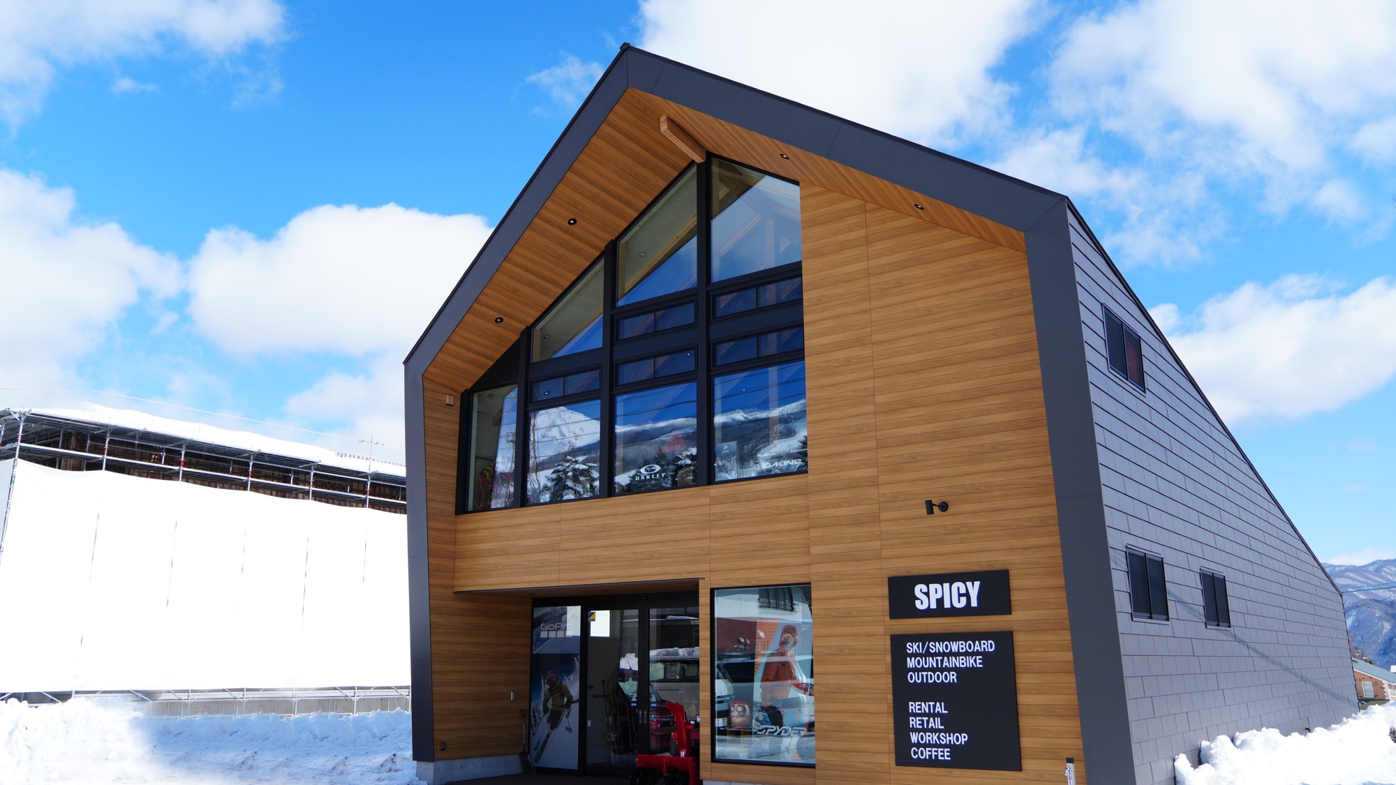 スキー・スノーボードレンタルショップSPICY。