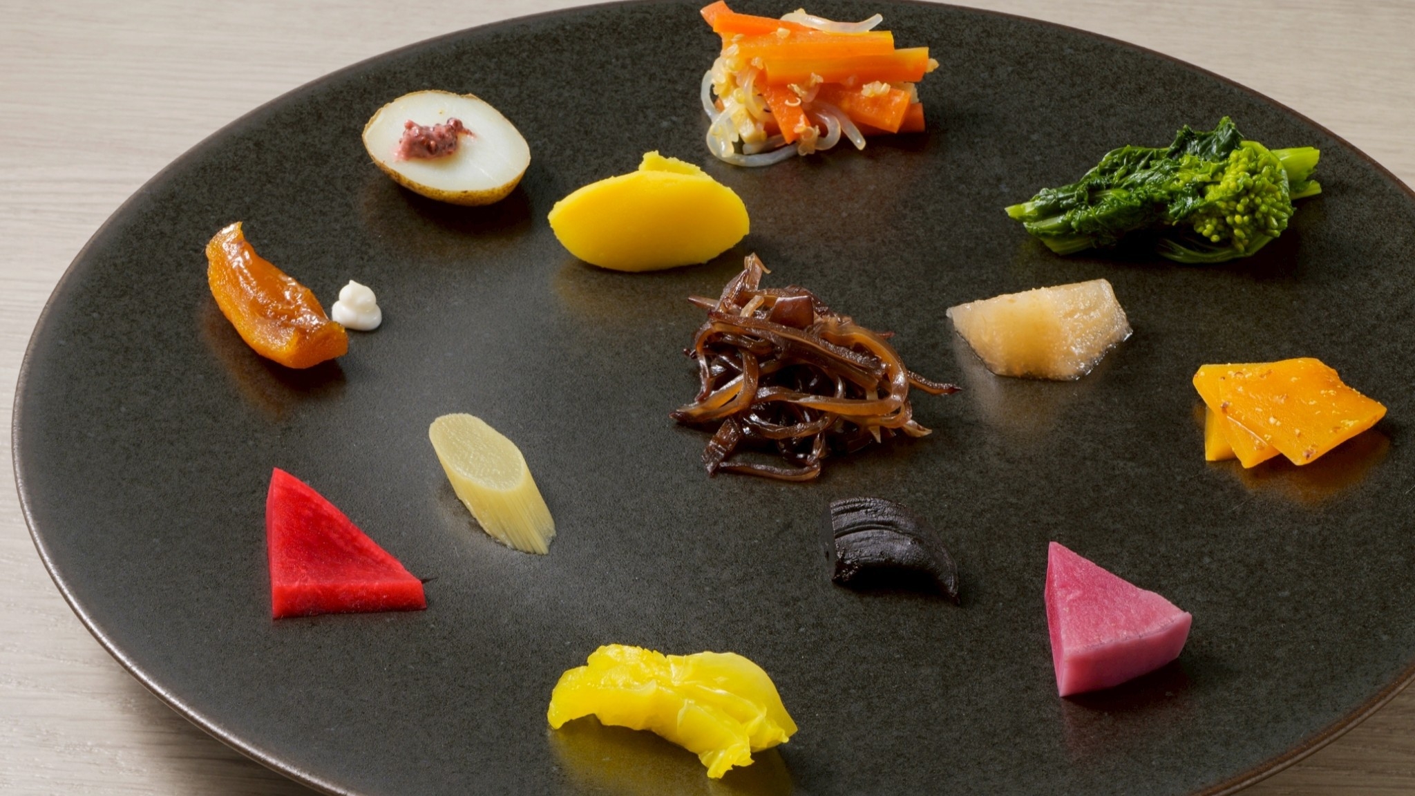 ReLaboエクスペリエンス 青森再発見 最先端科学で仕立てる青森フレンチガストロノミー＞