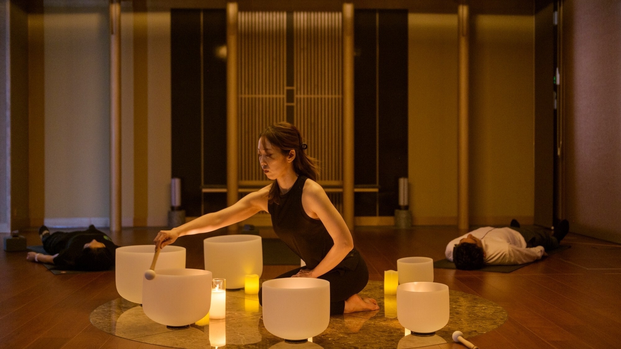 YogaFitムーンライトリラクゼーションヨガが50％off 落ち着いた空間でリラックスヨガ旅＞