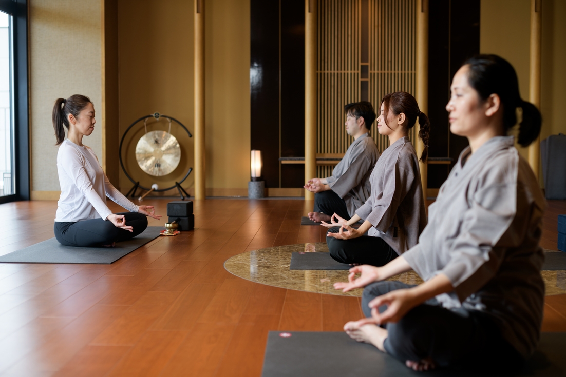 Yogaエクスペリエンス 自分を見つめなおすYogaFitパーソナルトレーニング＞