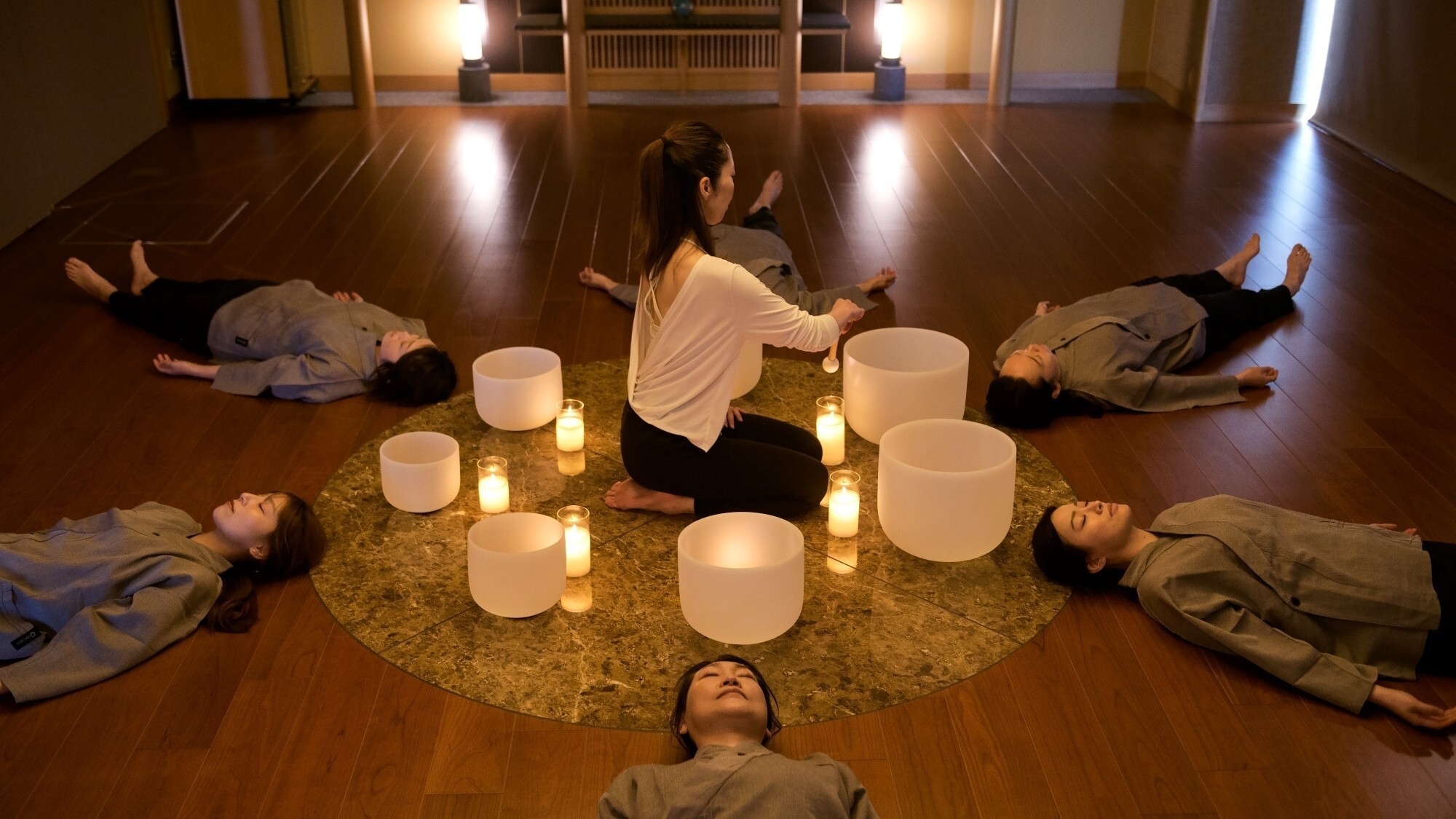 YogaFitムーンライトリラクゼーションヨガが50％off 落ち着いた空間でリラックスヨガ旅＞