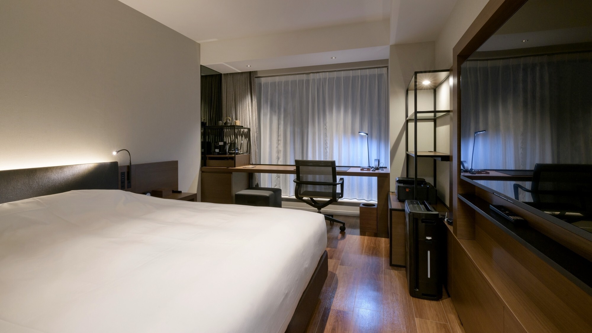 【クリエイティブルーム一例】ビジネス+αが得られる客室。幅1800mのベッドが上質な眠りを提供。