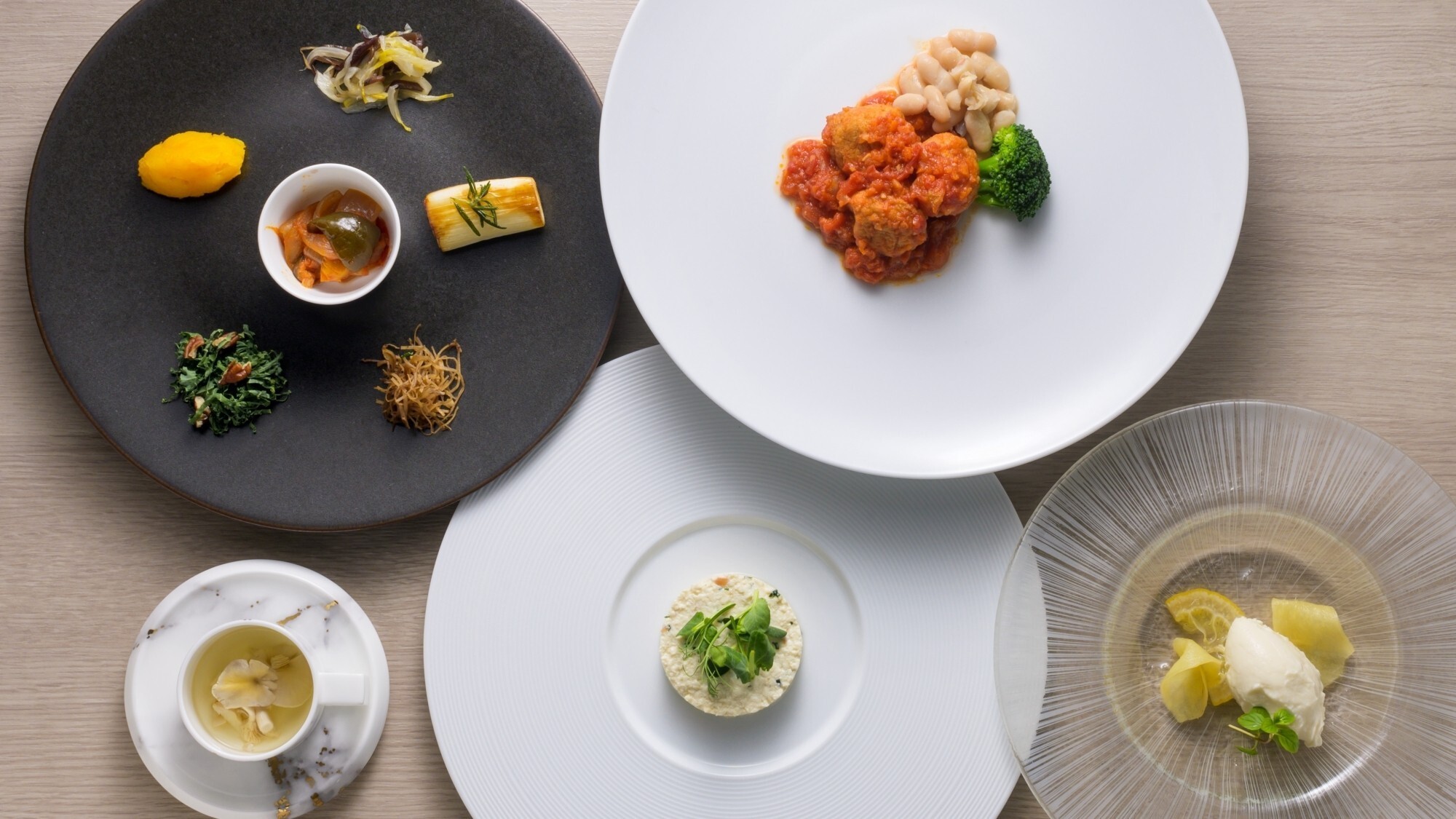 【お食事一例】「2025vegan  Menu」素材の美味しさを引き立てる品々をご用意しております。