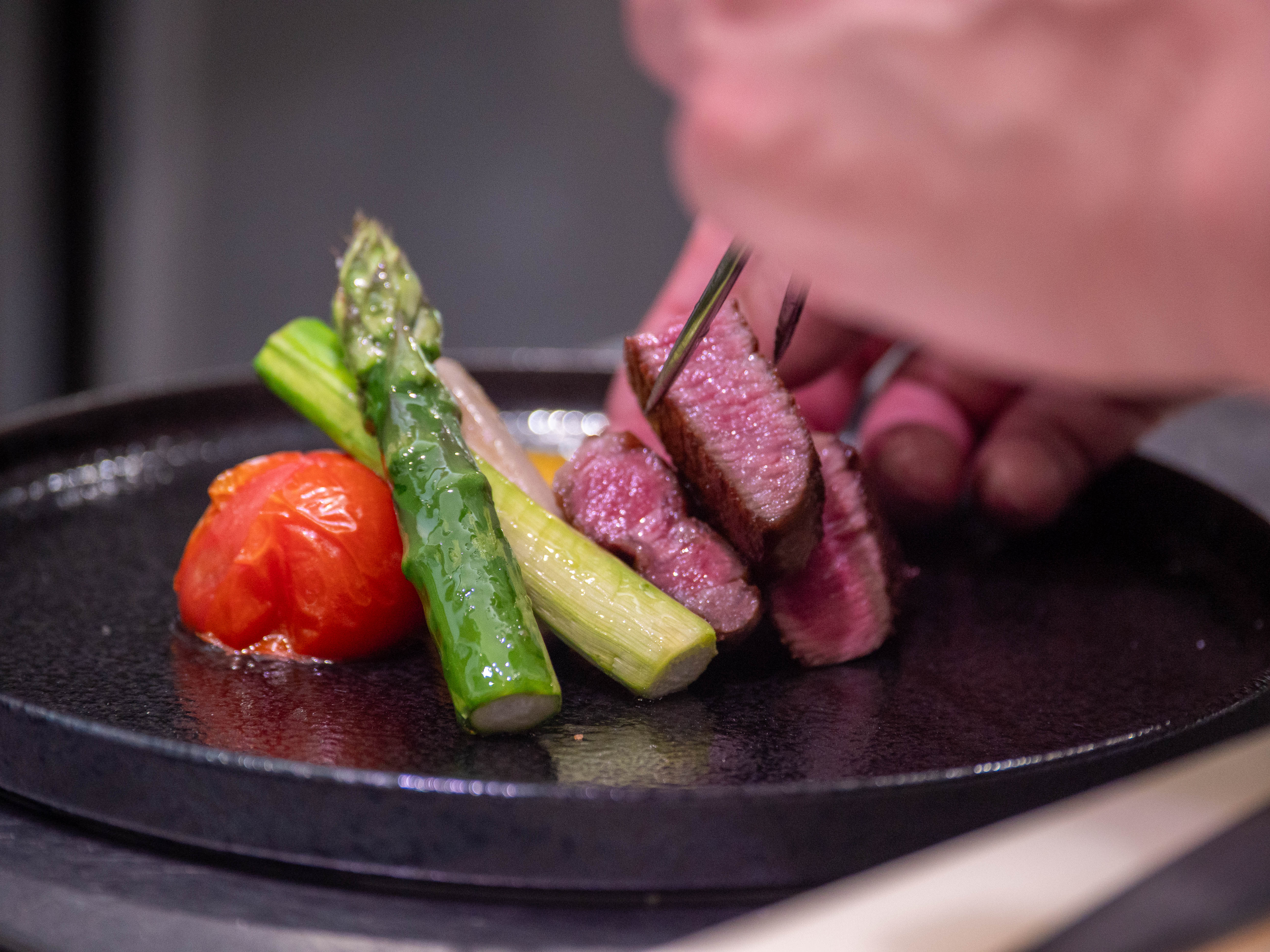 オーベルジュだからこそできる北海道の力を感じる食材たちを、一皿ごとに生かした和創作コースをお楽しみいただけます。